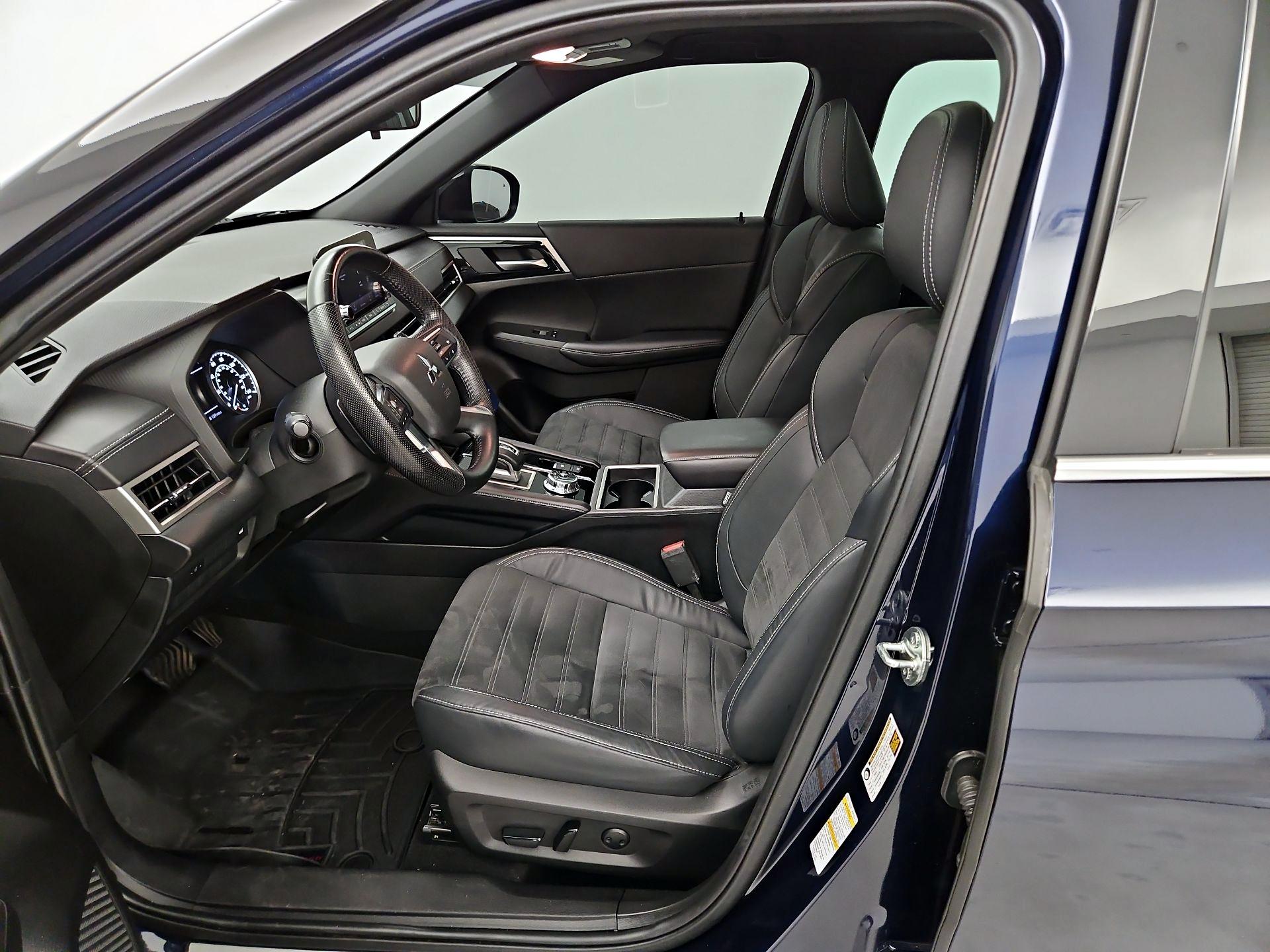 Thumbnail: 2022 Mitsubishi Outlander - 11