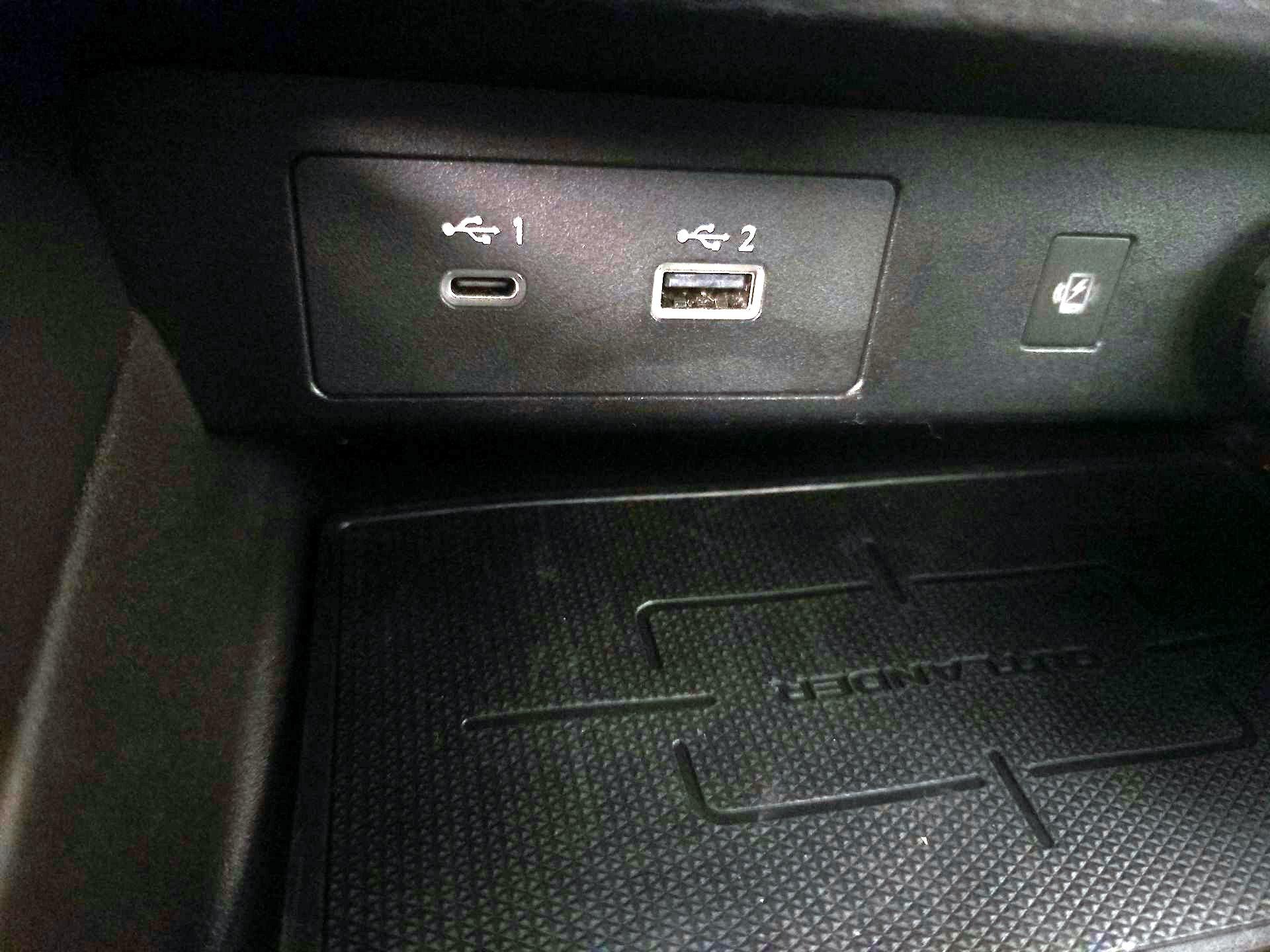 Thumbnail: 2022 Mitsubishi Outlander - 18