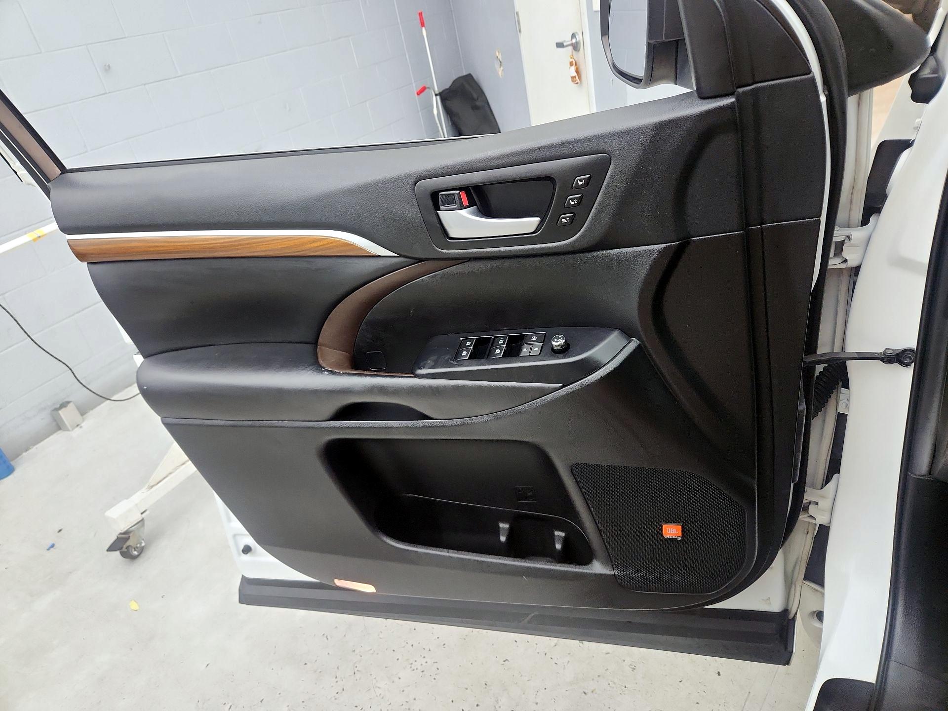 Thumbnail: 2019 Toyota Highlander - 12