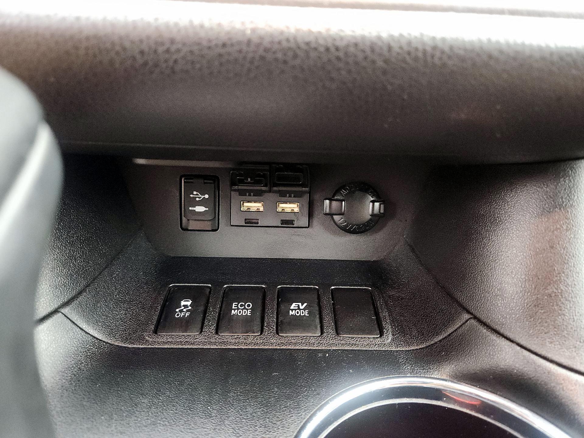 Thumbnail: 2019 Toyota Highlander - 18