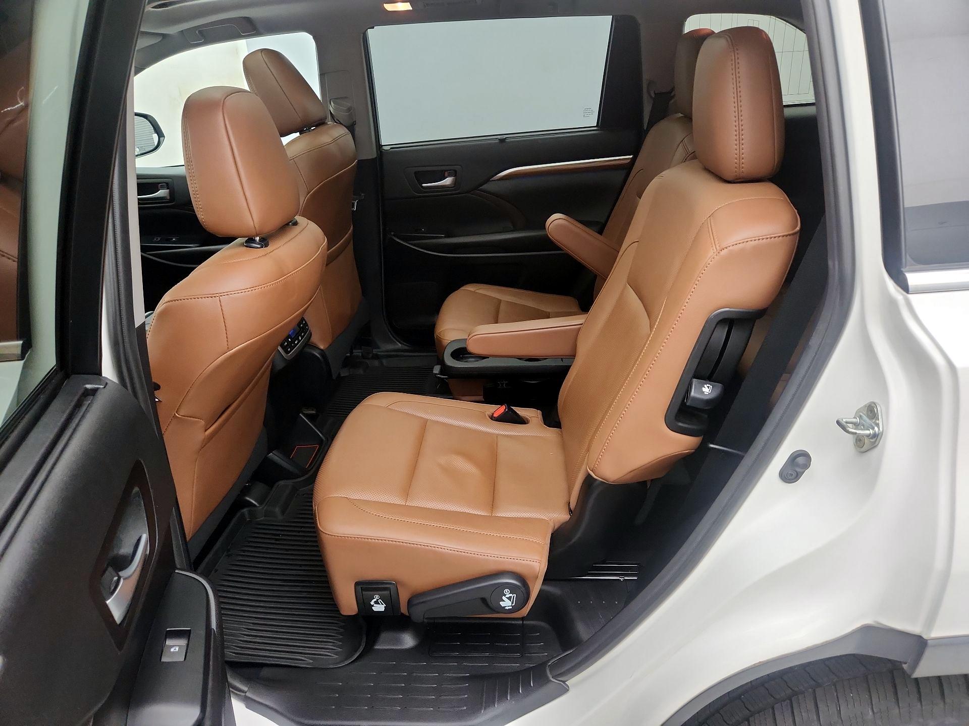 Thumbnail: 2019 Toyota Highlander - 20
