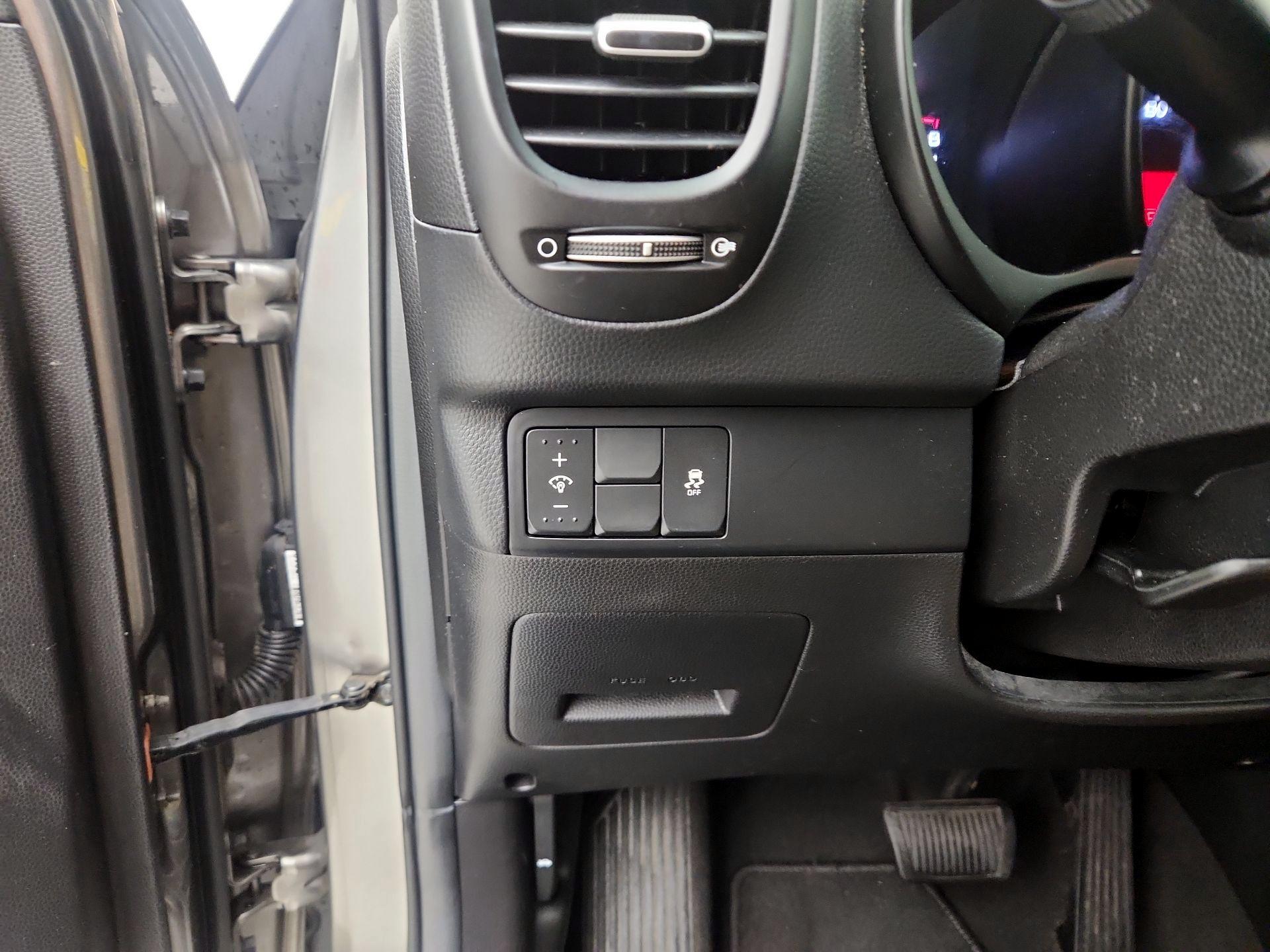Thumbnail: 2016 Kia Soul - 13