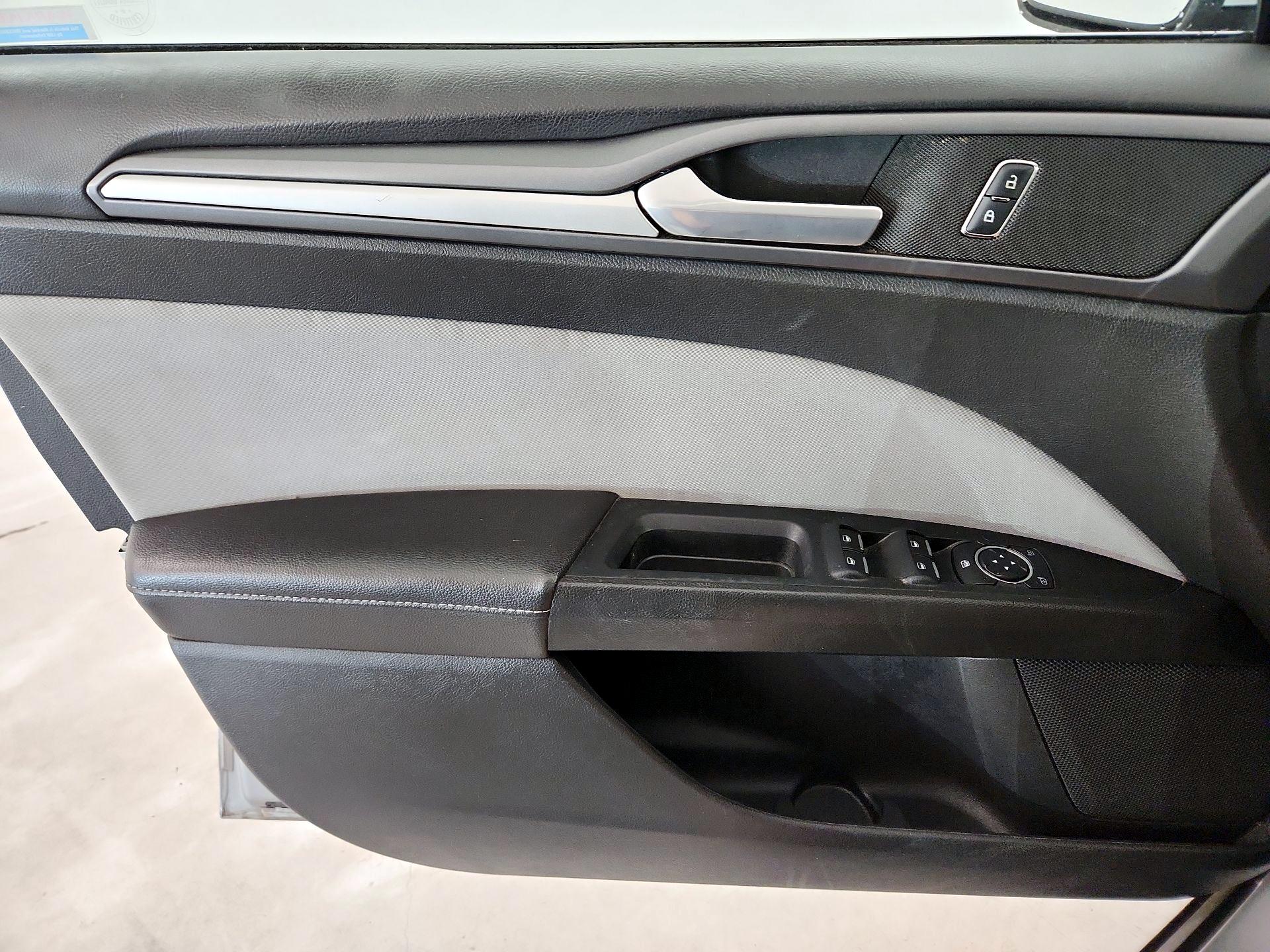 Thumbnail: 2015 Ford Fusion - 12