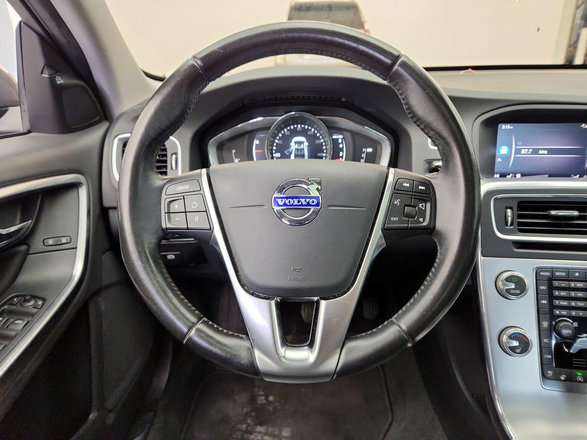 Thumbnail: 2018 Volvo S60 - 10