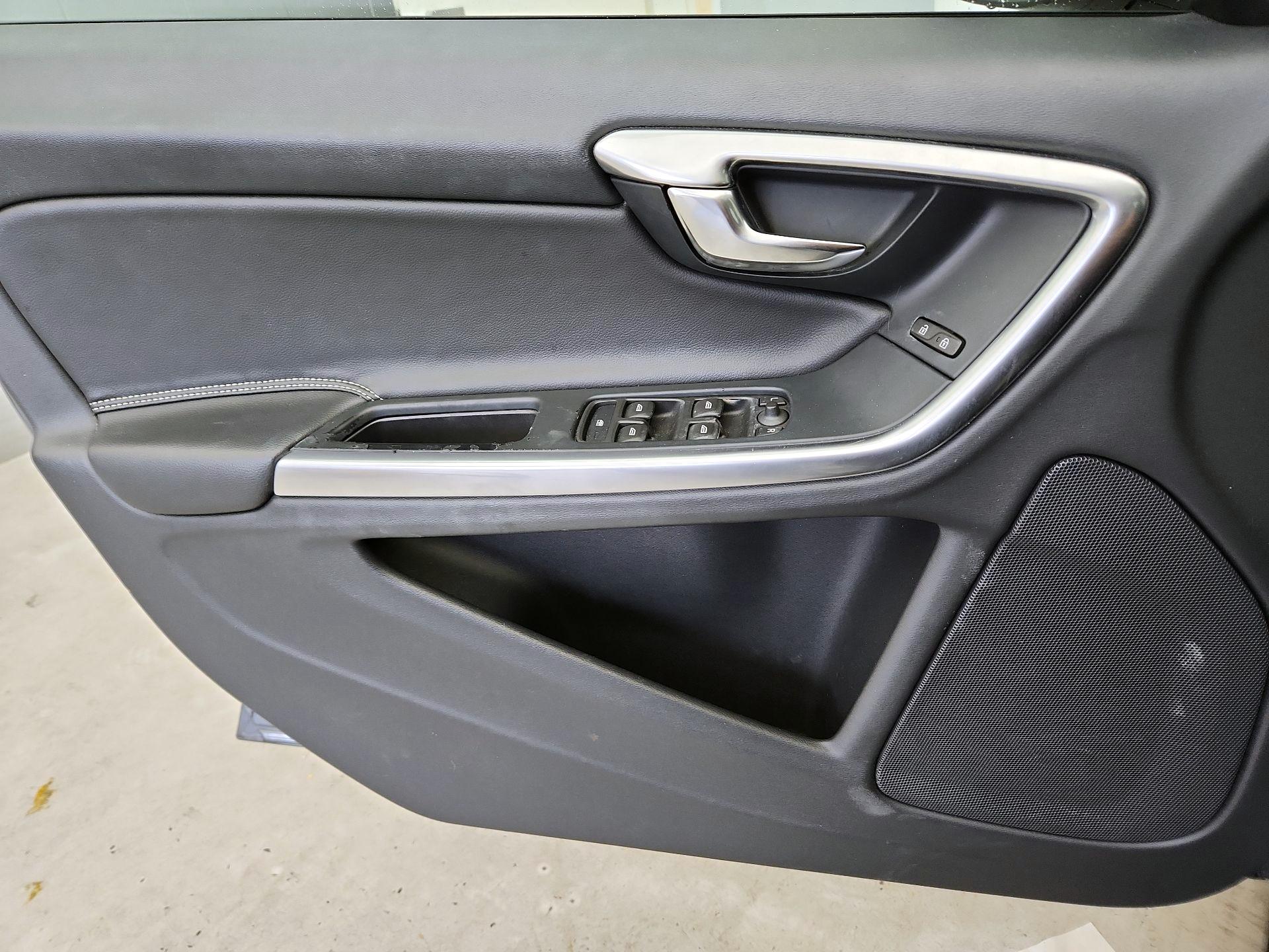 Thumbnail: 2018 Volvo S60 - 12