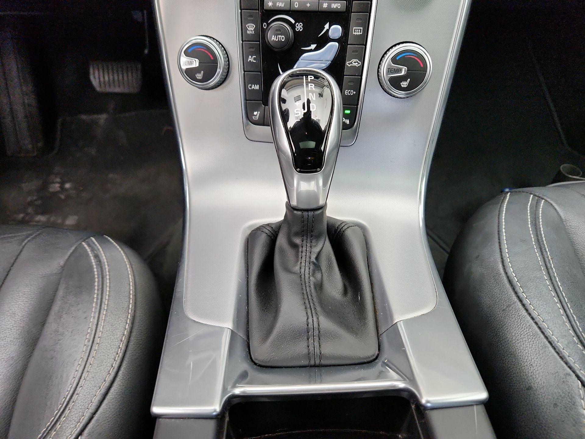 Thumbnail: 2018 Volvo S60 - 18