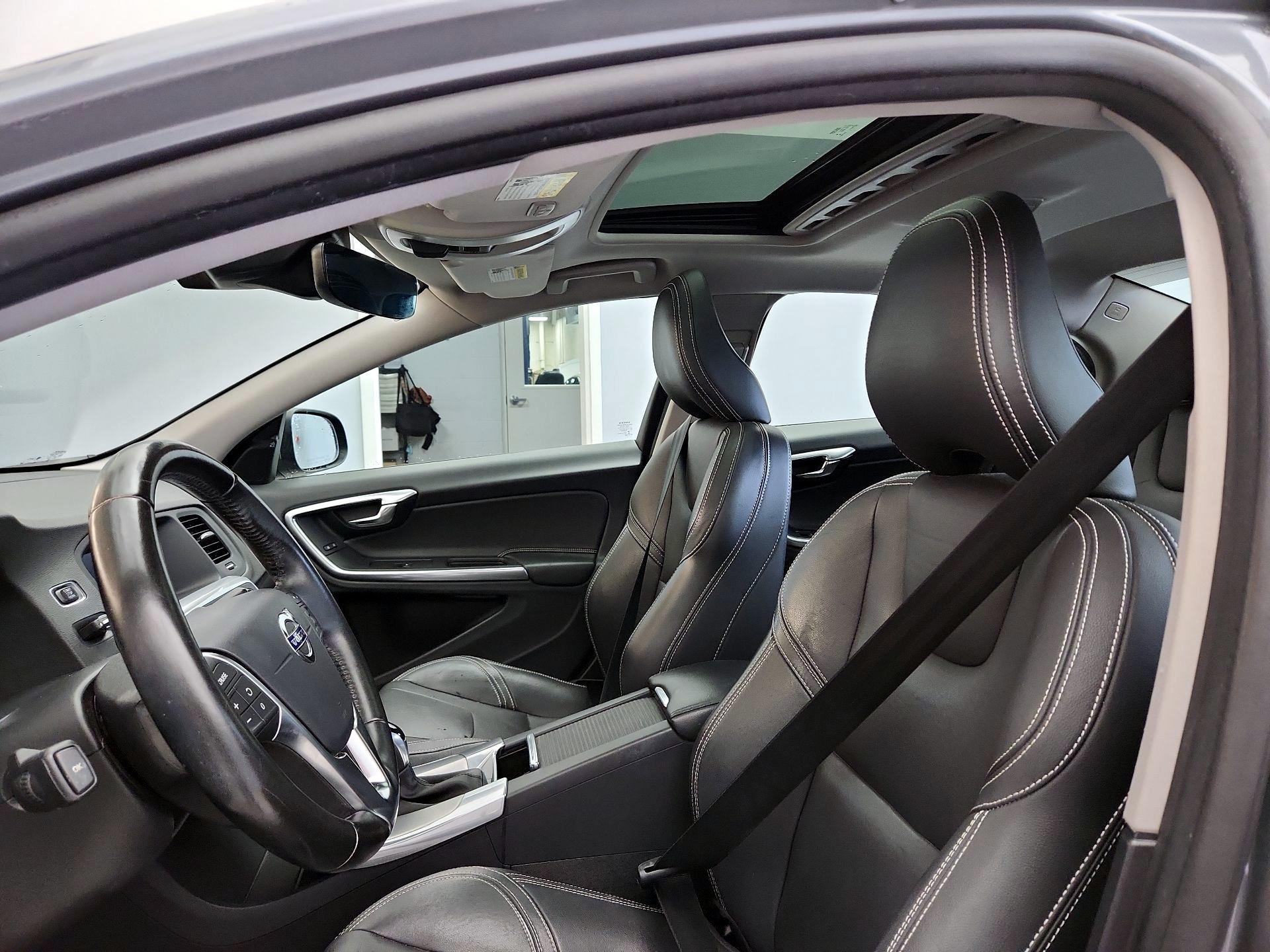 Thumbnail: 2018 Volvo S60 - 19
