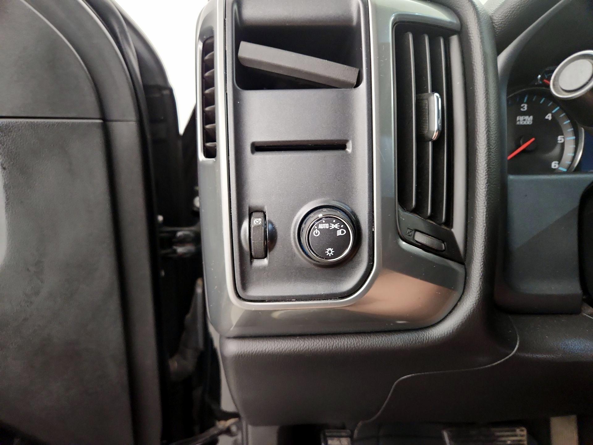 Thumbnail: 2015 Chevrolet Silverado 1500 - 13