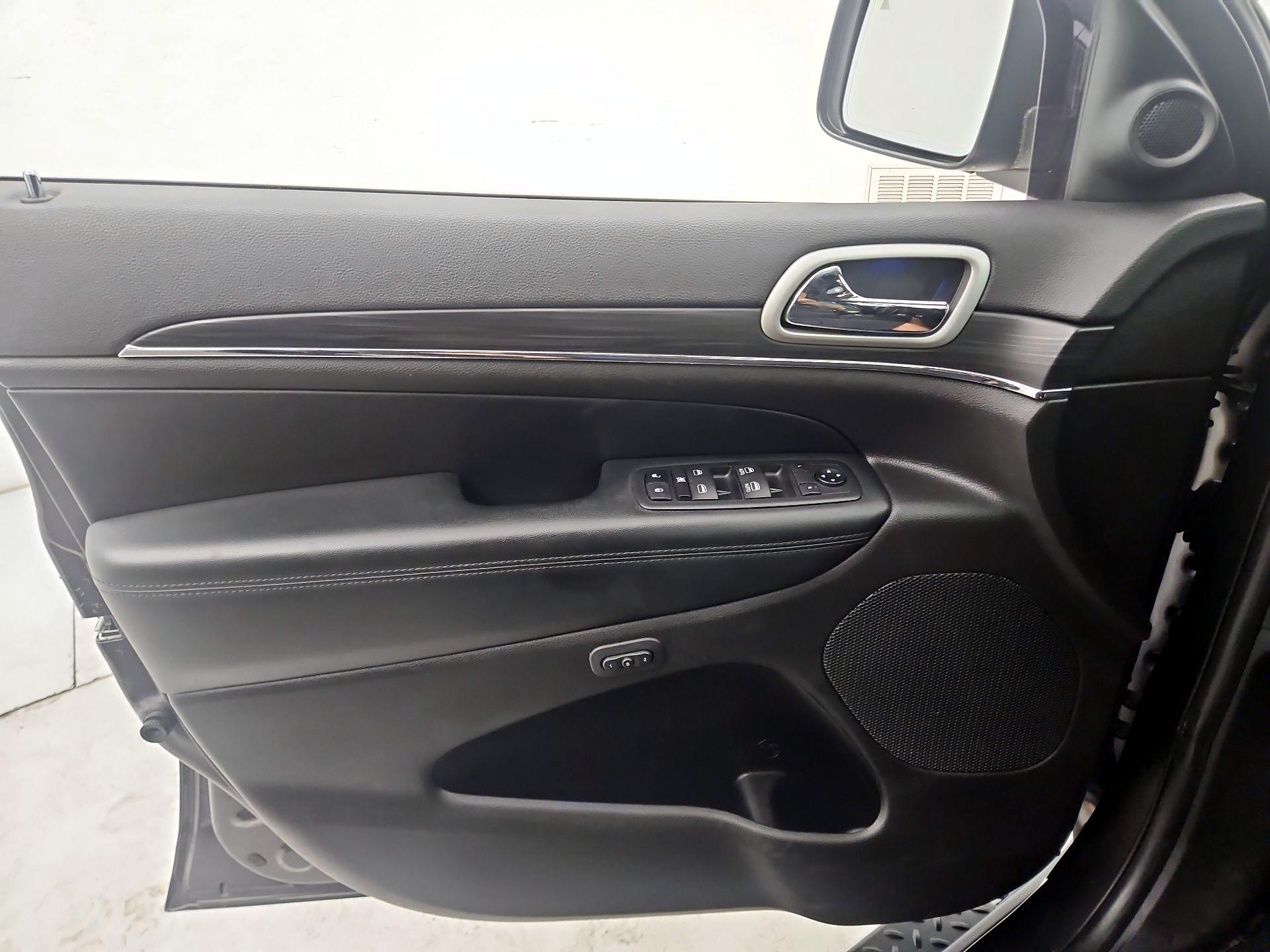 Thumbnail: 2021 Jeep Grand Cherokee - 12