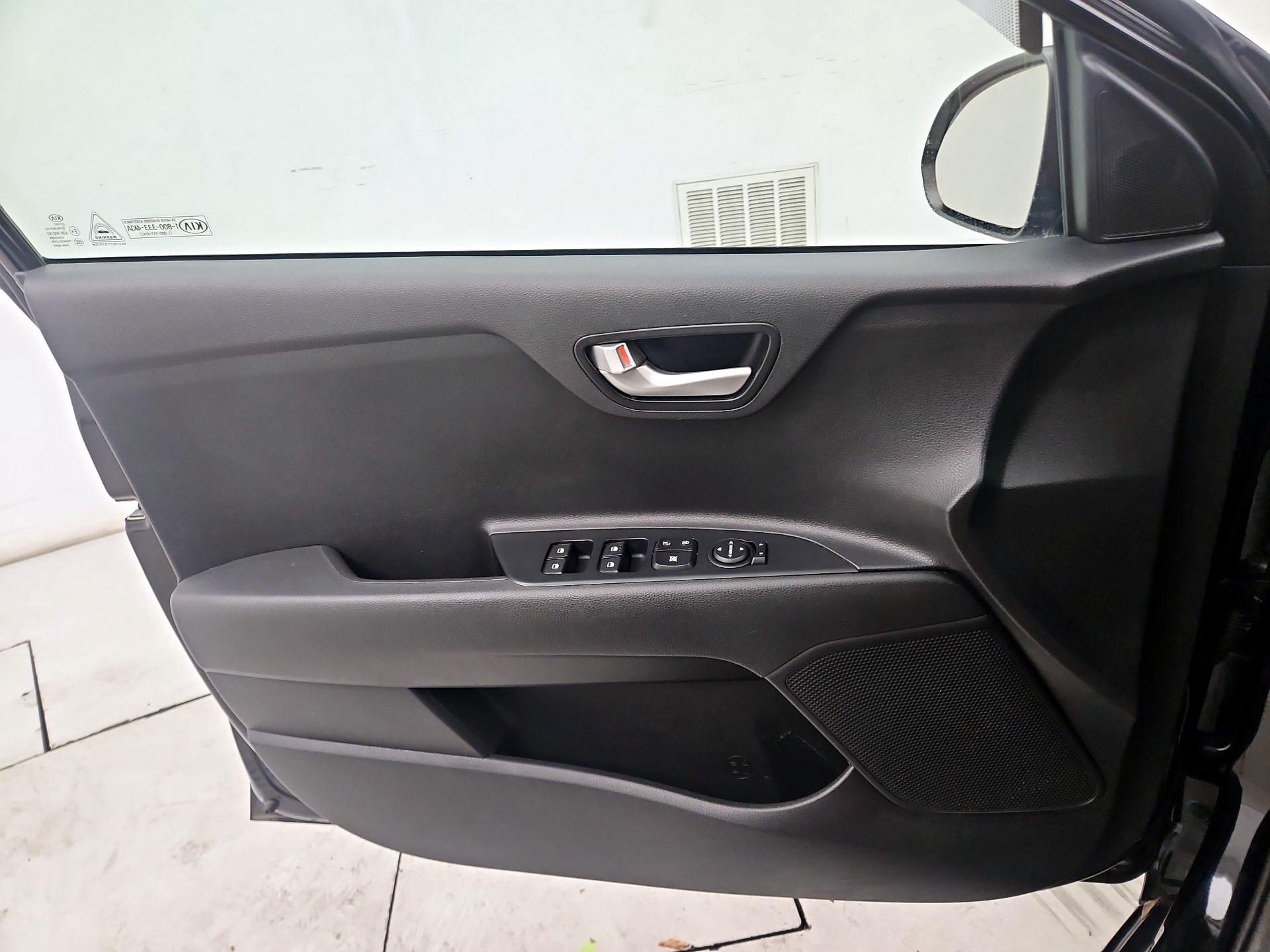 Thumbnail: 2021 Kia Rio - 12