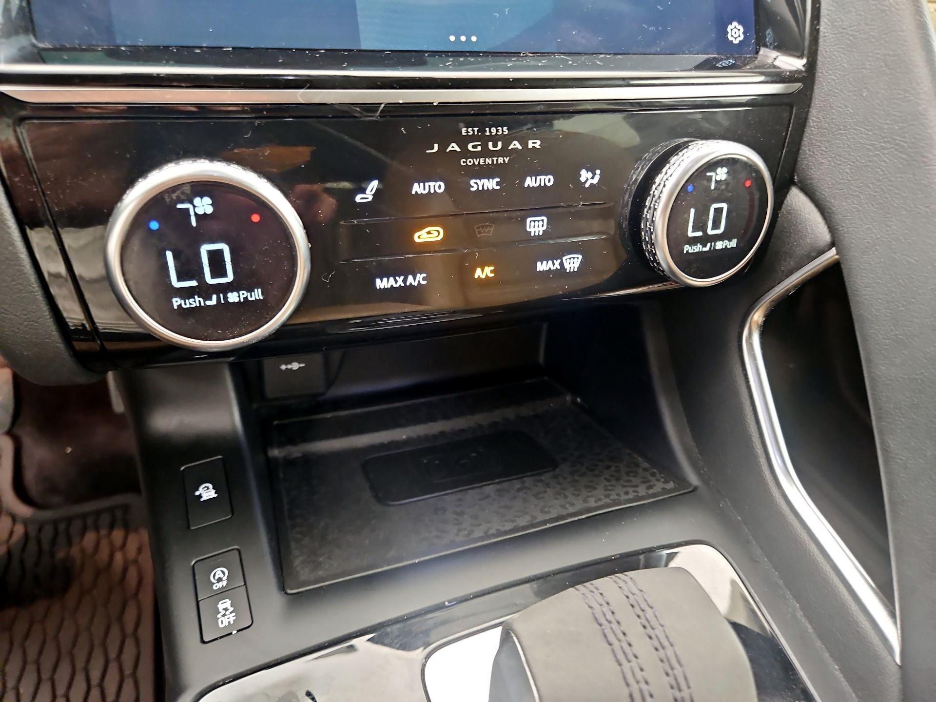 Thumbnail: 2021 Jaguar E-Pace - 16