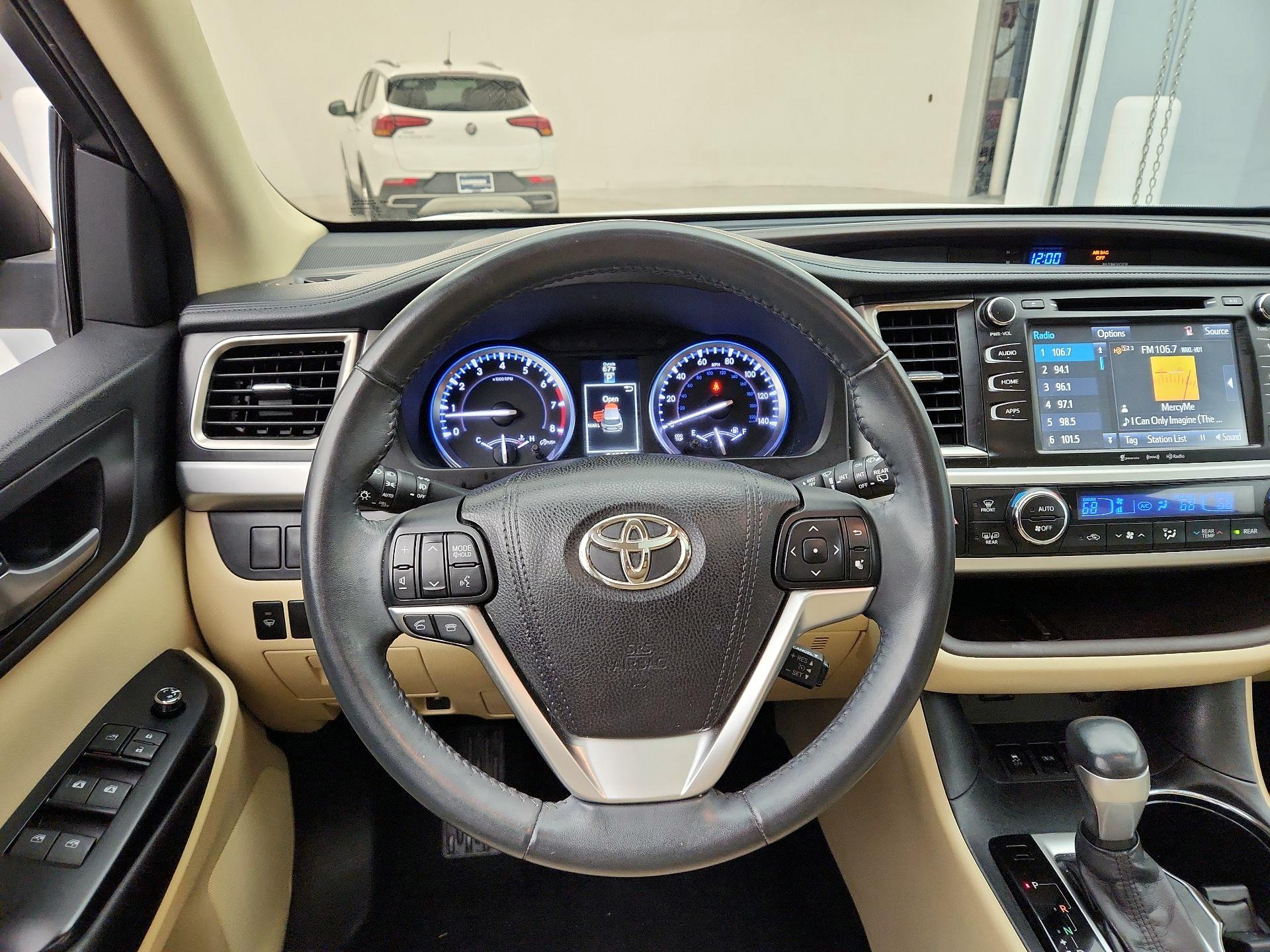 Thumbnail: 2016 Toyota Highlander - 10
