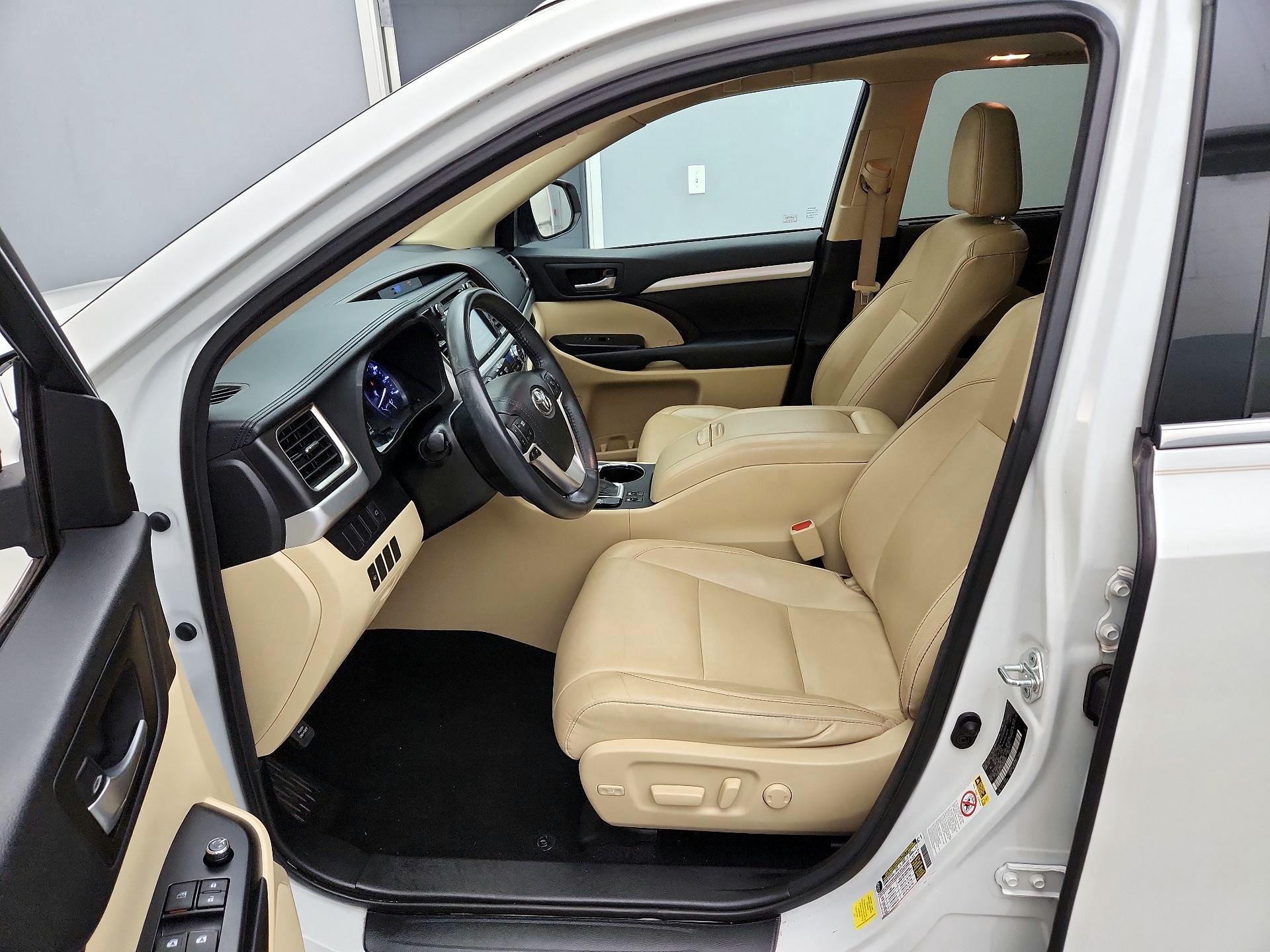 Thumbnail: 2016 Toyota Highlander - 11