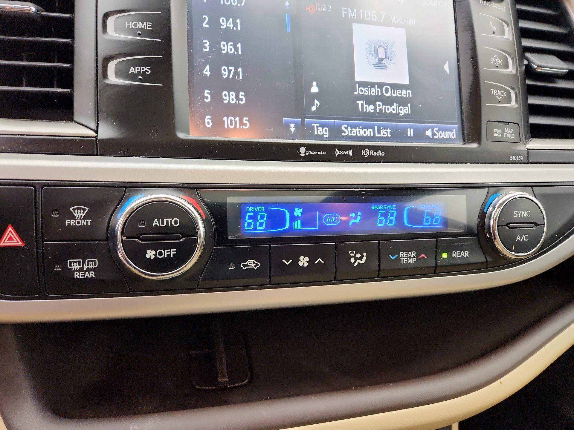 Thumbnail: 2016 Toyota Highlander - 16