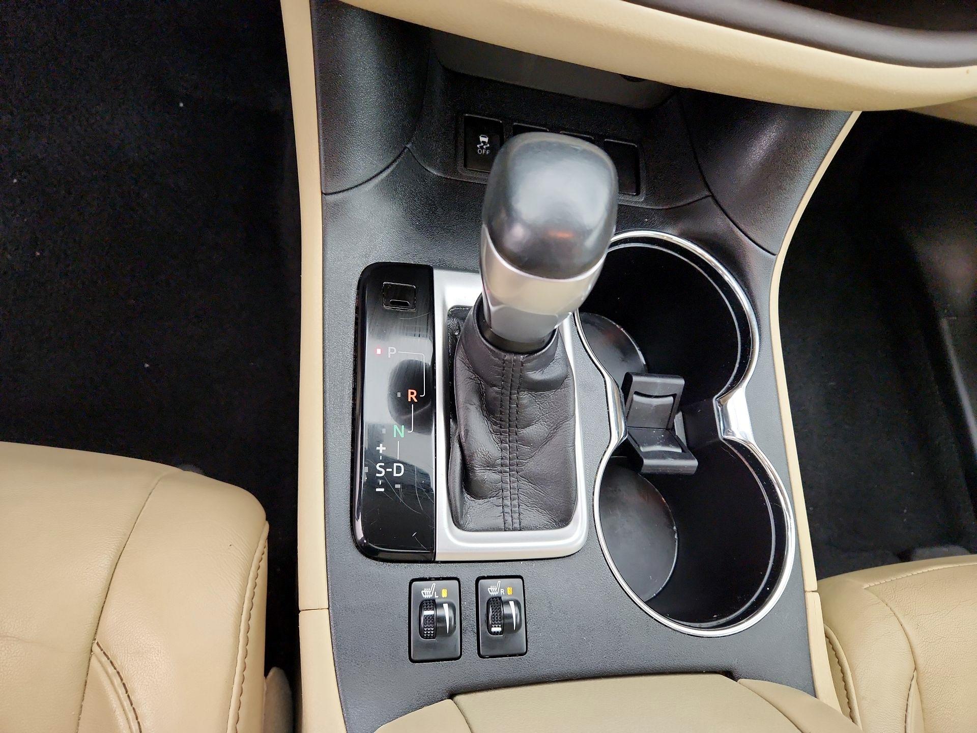 Thumbnail: 2016 Toyota Highlander - 17