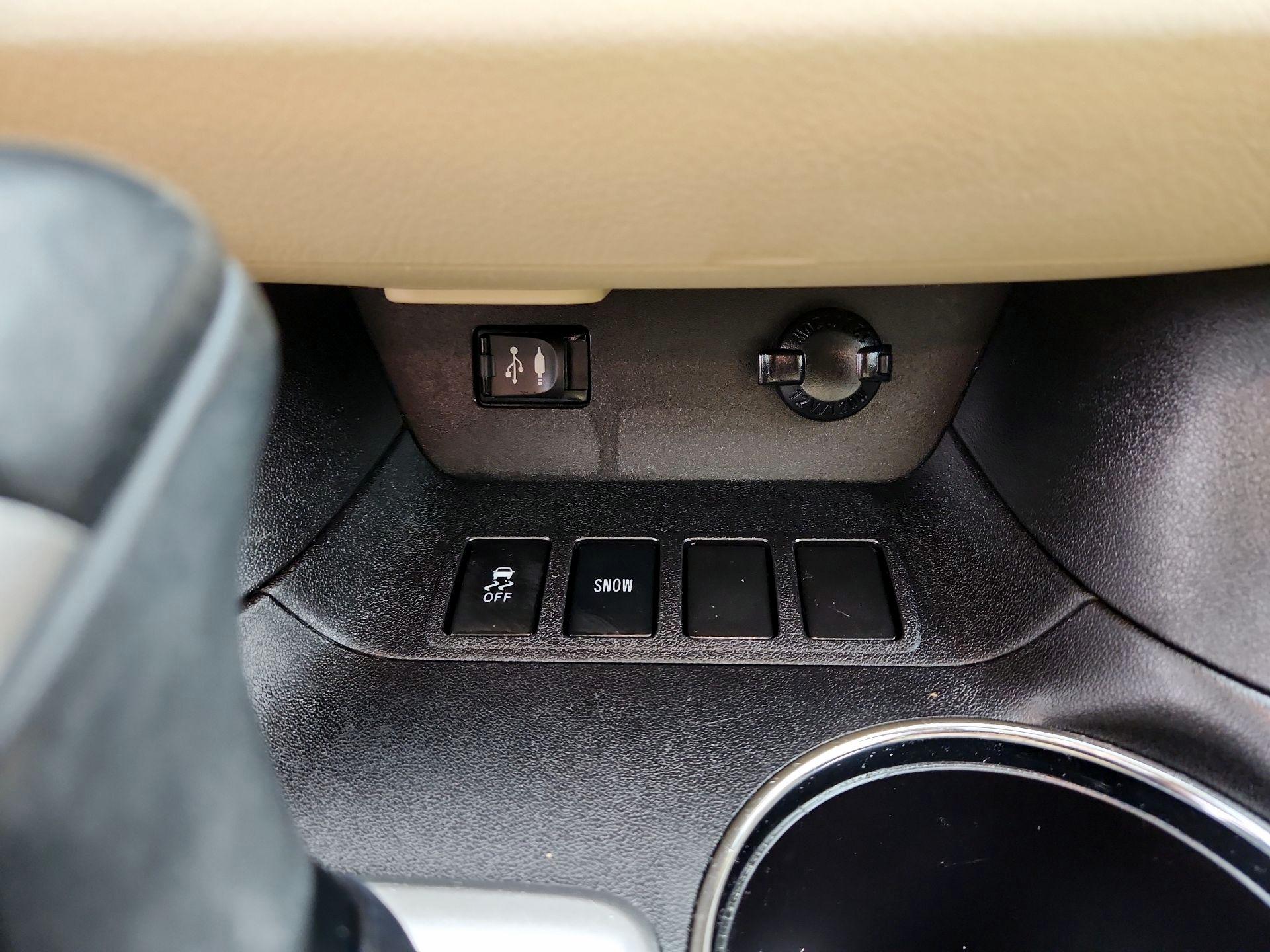 Thumbnail: 2016 Toyota Highlander - 18