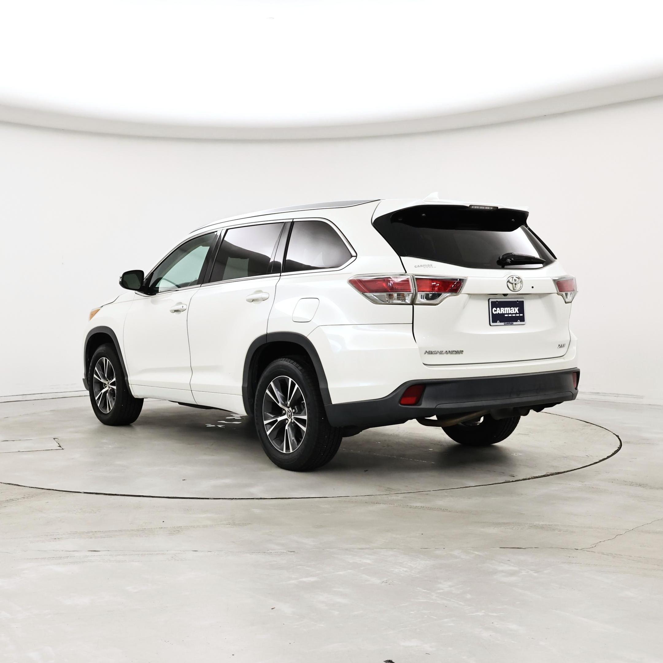 Thumbnail: 2016 Toyota Highlander - 2