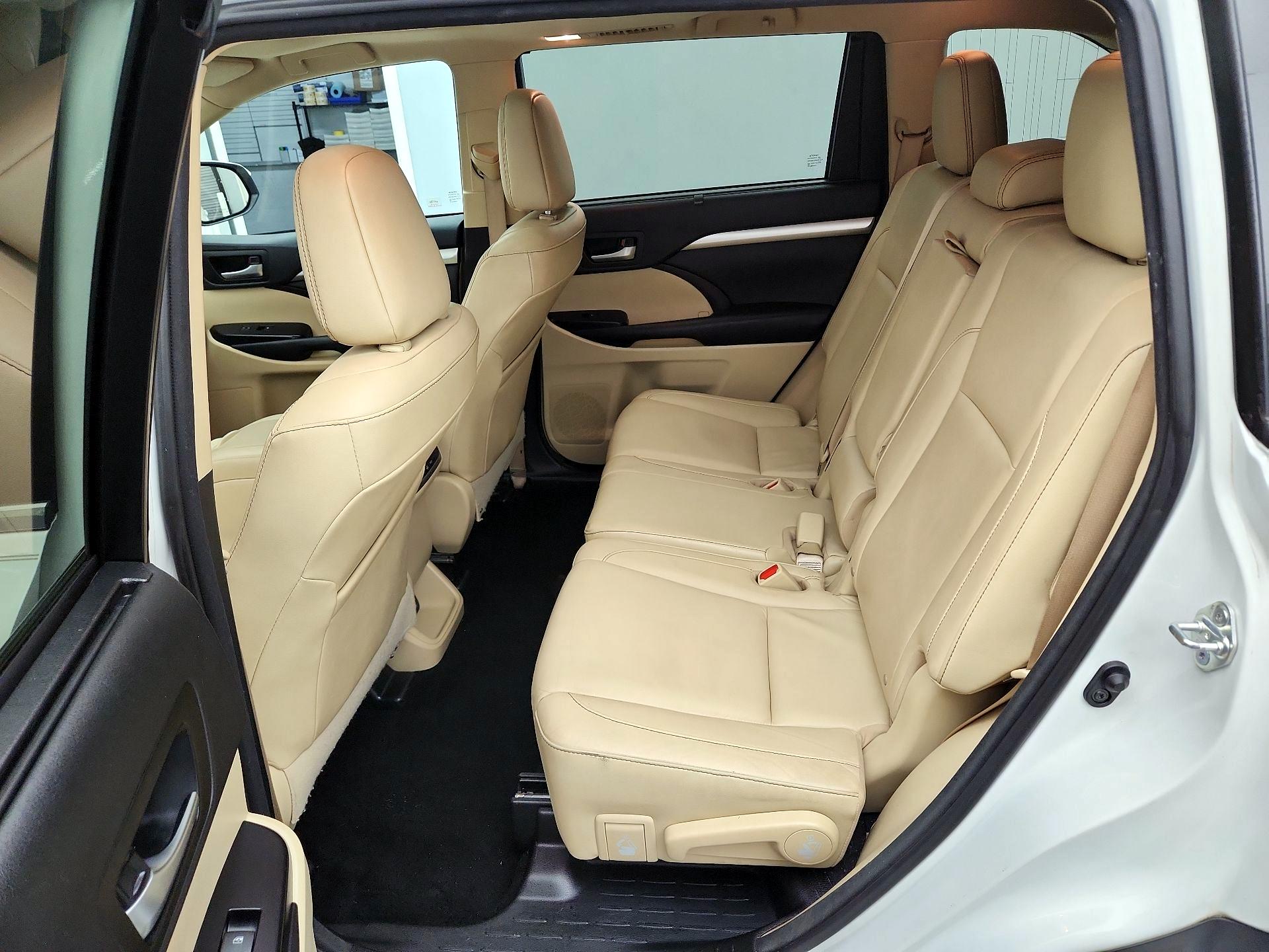Thumbnail: 2016 Toyota Highlander - 20