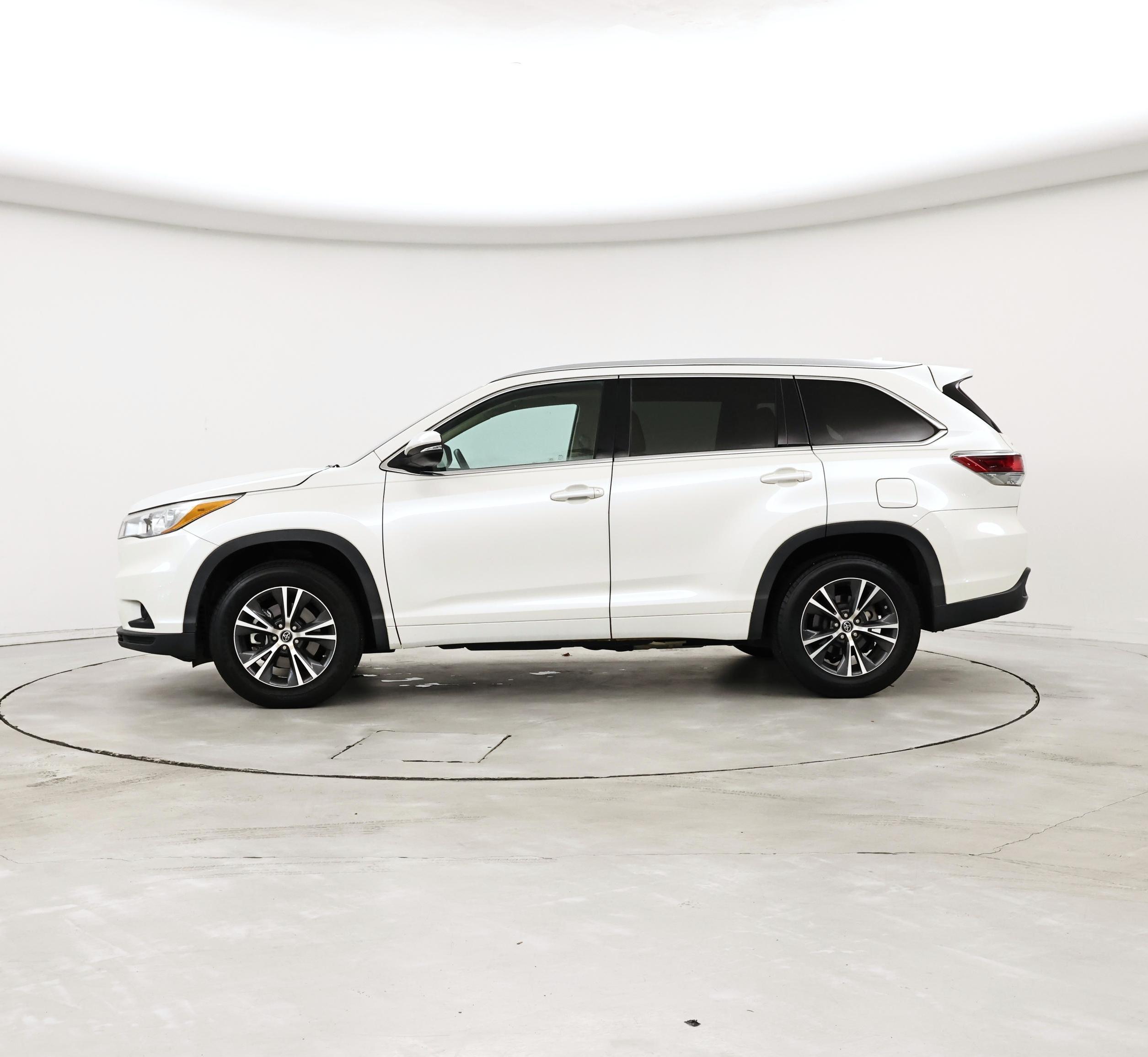 Thumbnail: 2016 Toyota Highlander - 3