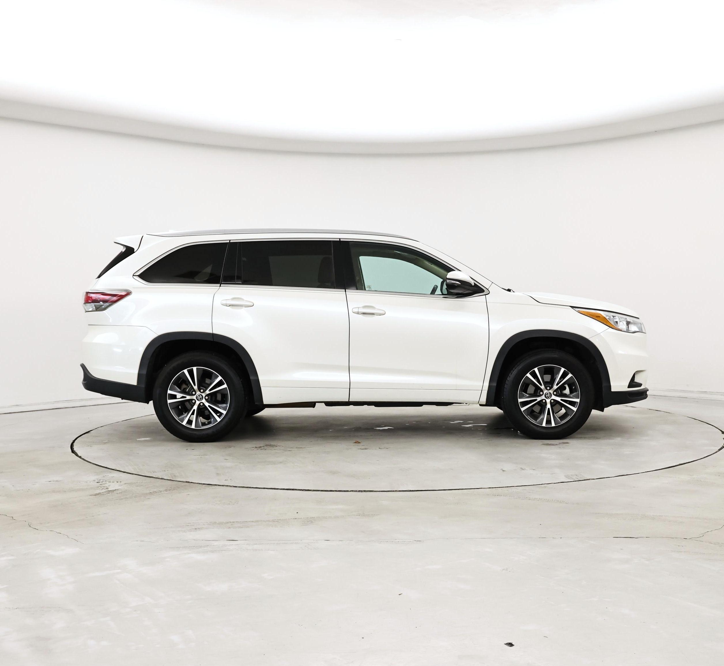 Thumbnail: 2016 Toyota Highlander - 7
