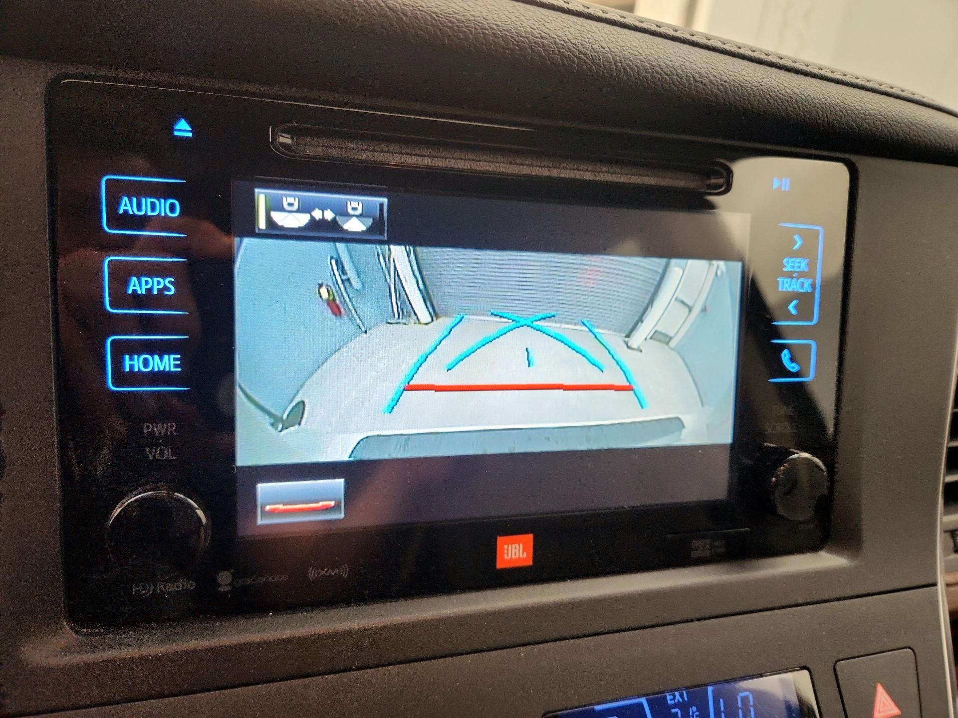 Thumbnail: 2017 Toyota Sienna - 14