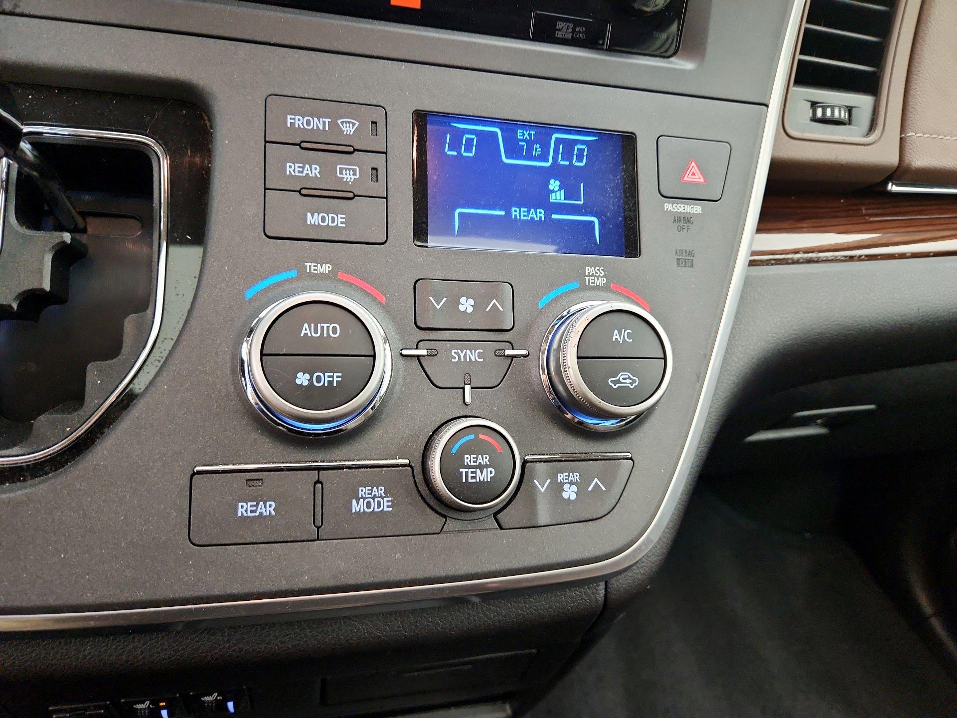 Thumbnail: 2017 Toyota Sienna - 16