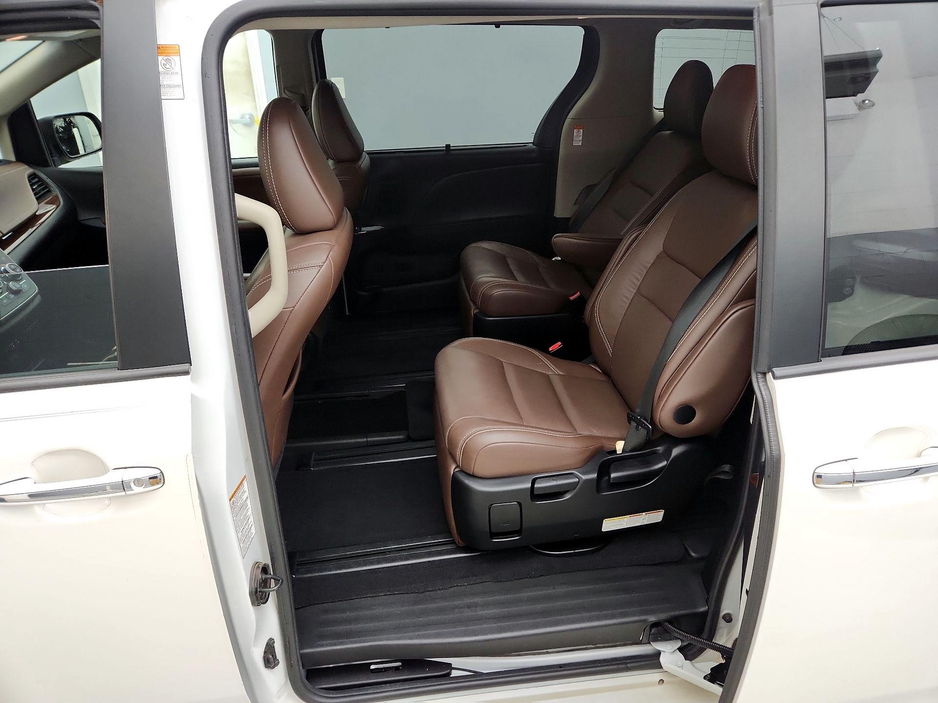 Thumbnail: 2017 Toyota Sienna - 20