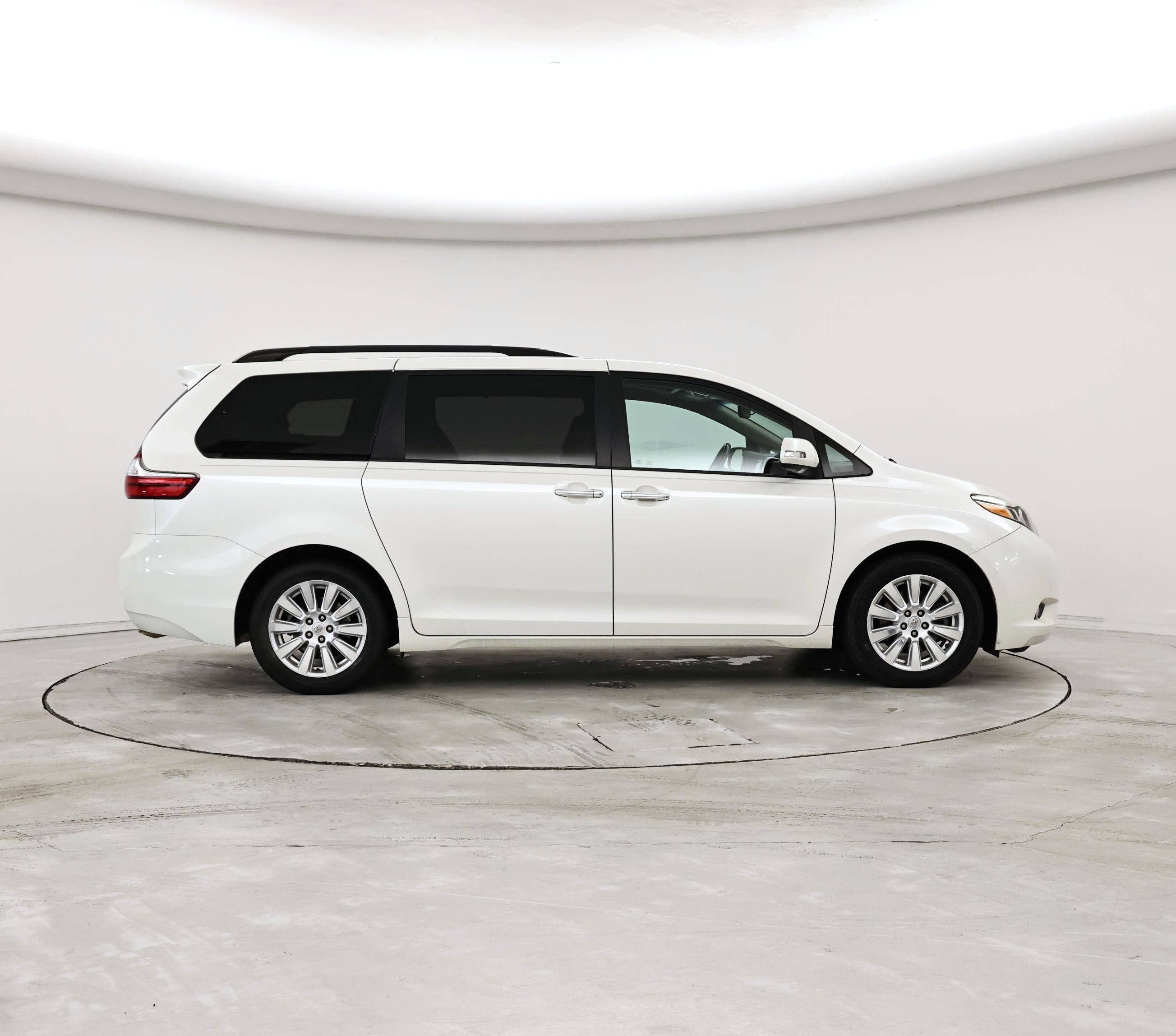 Thumbnail: 2017 Toyota Sienna - 7