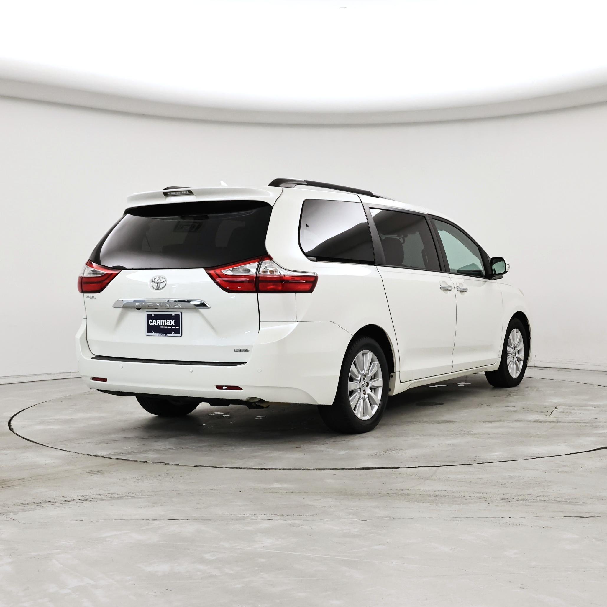 Thumbnail: 2017 Toyota Sienna - 8