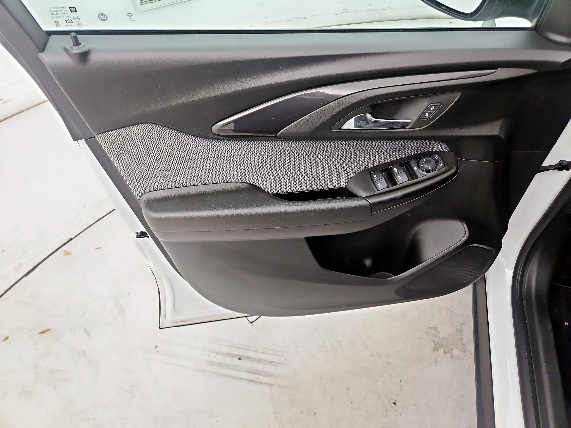 Thumbnail: 2023 Chevrolet TrailBlazer - 12