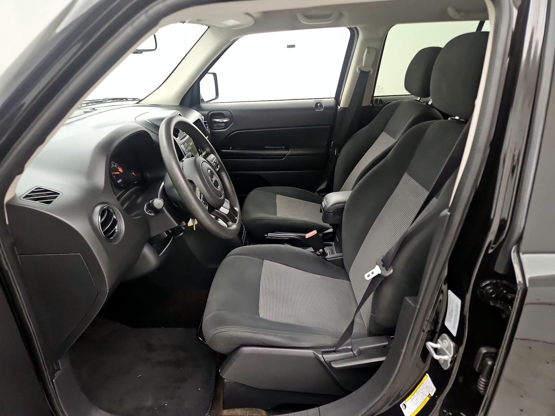 Thumbnail: 2016 Jeep Patriot - 11