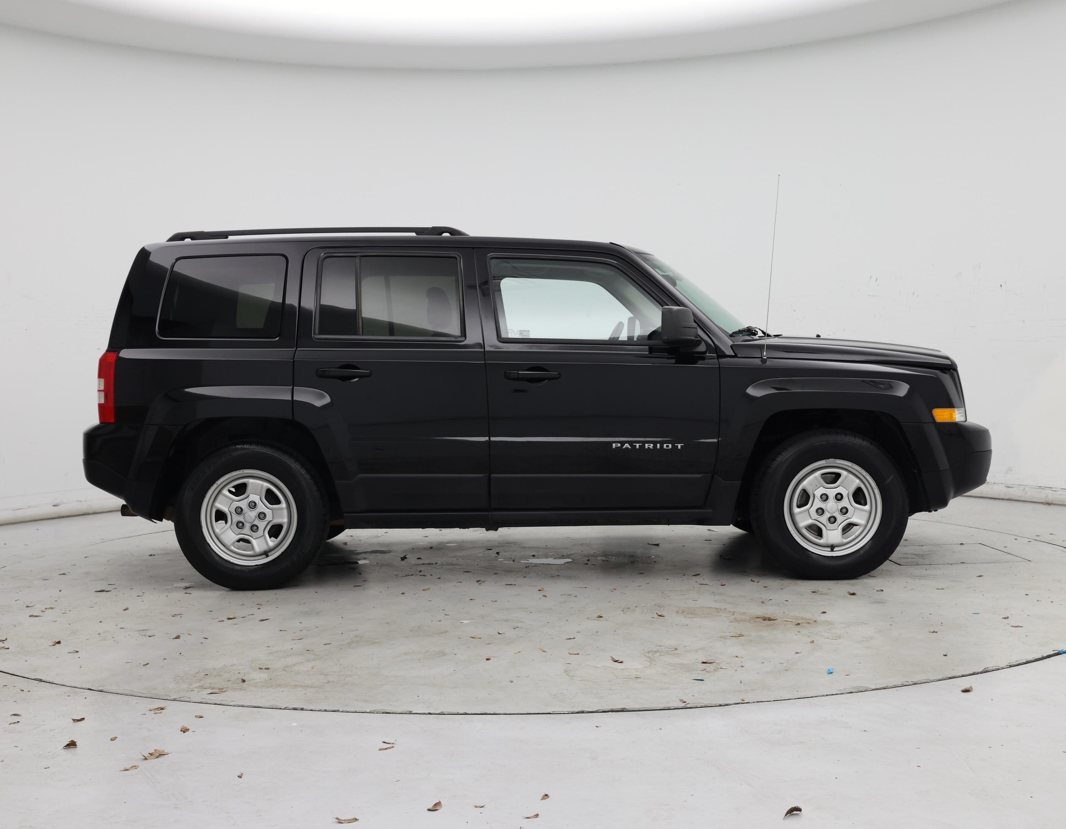 Thumbnail: 2016 Jeep Patriot - 7