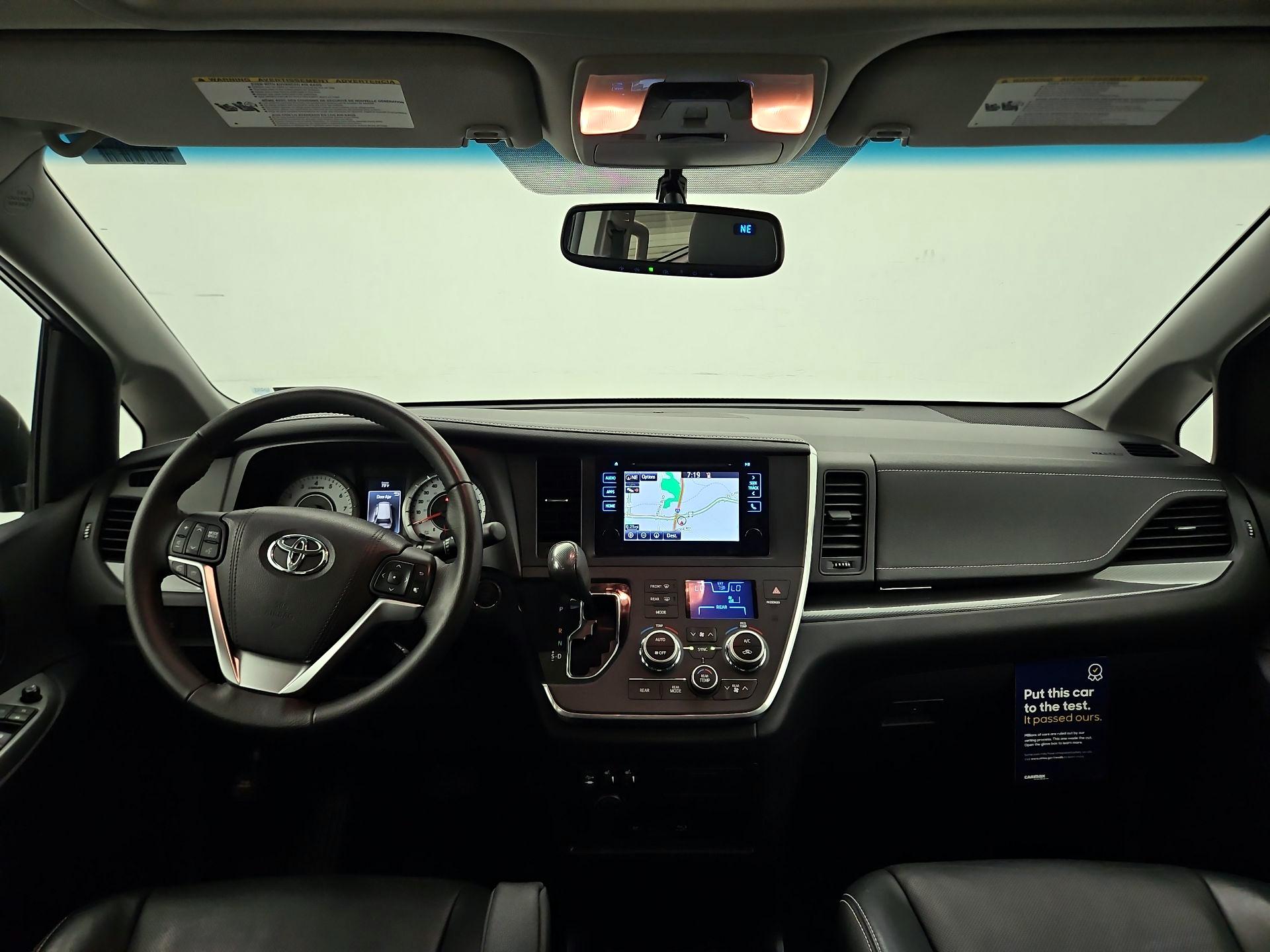 Thumbnail: 2017 Toyota Sienna - 9