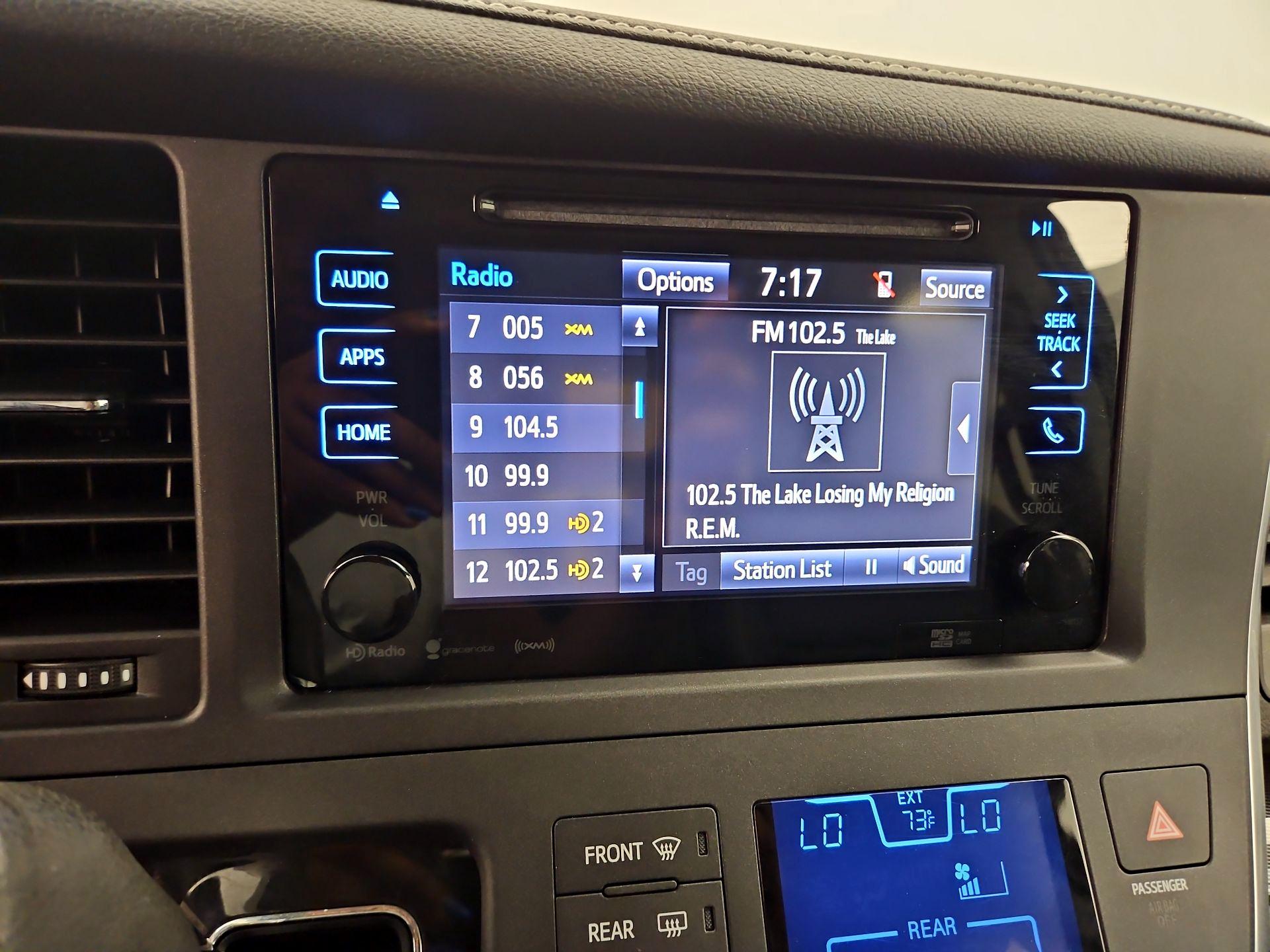 Thumbnail: 2017 Toyota Sienna - 16