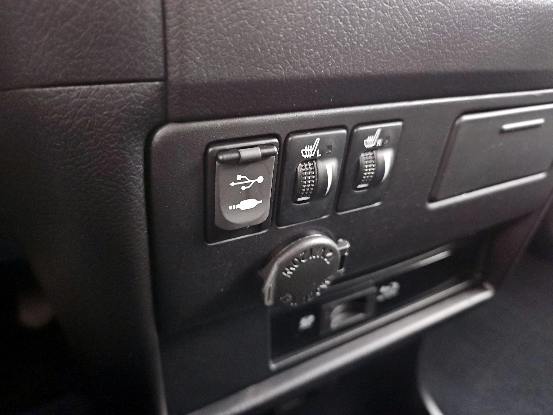 Thumbnail: 2017 Toyota Sienna - 19