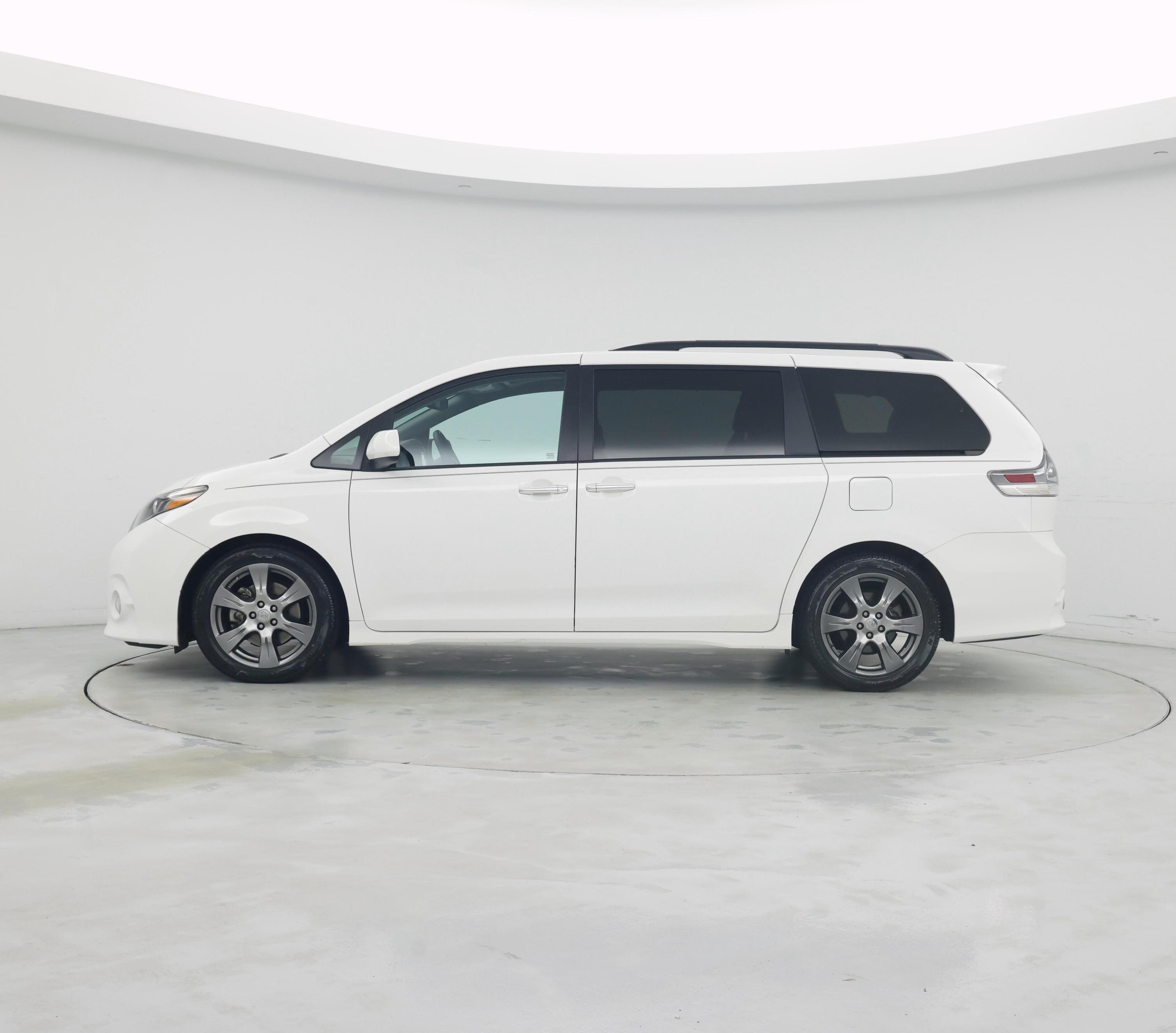 Thumbnail: 2017 Toyota Sienna - 3