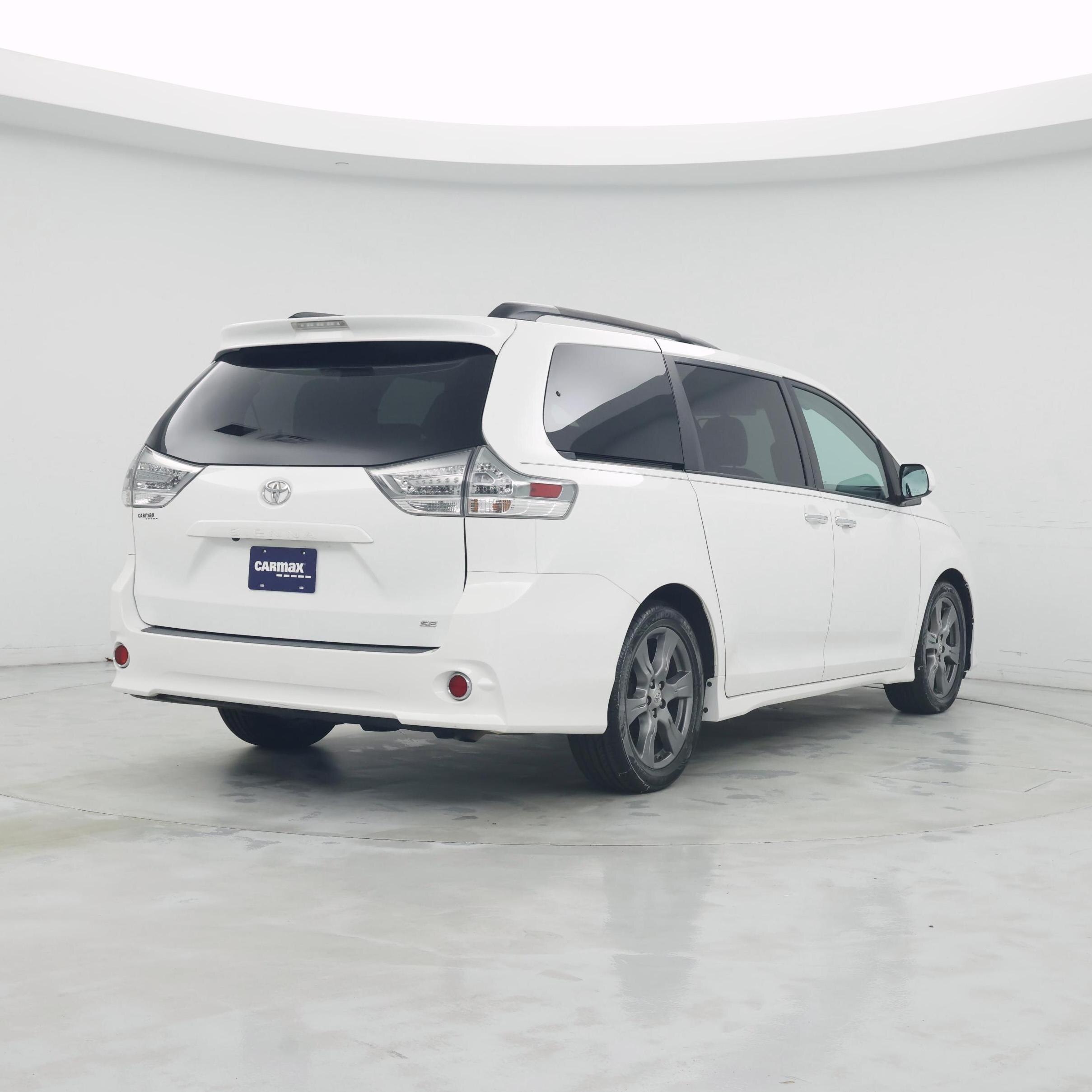 Thumbnail: 2017 Toyota Sienna - 8
