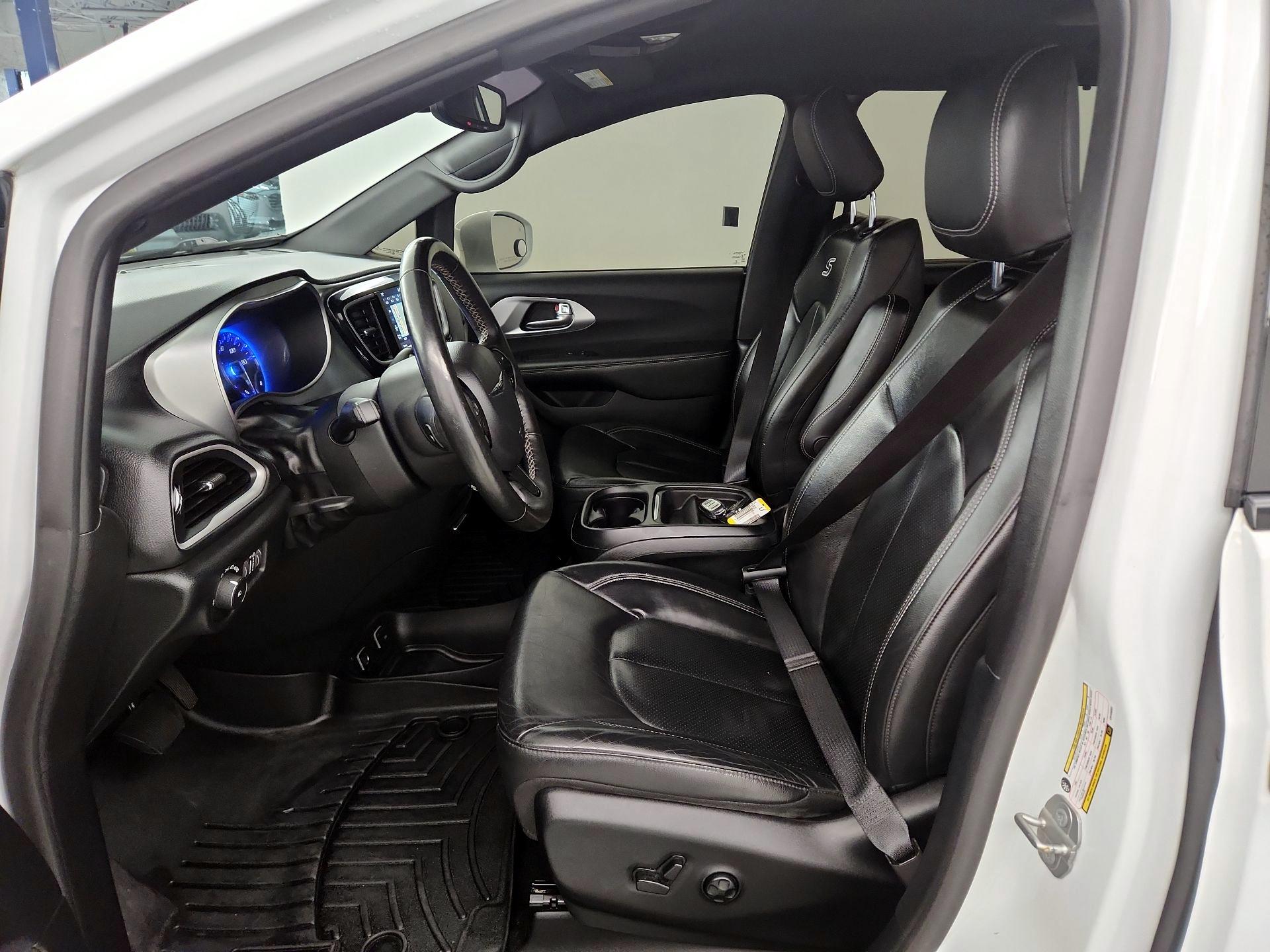 Thumbnail: 2020 Chrysler Pacifica - 11