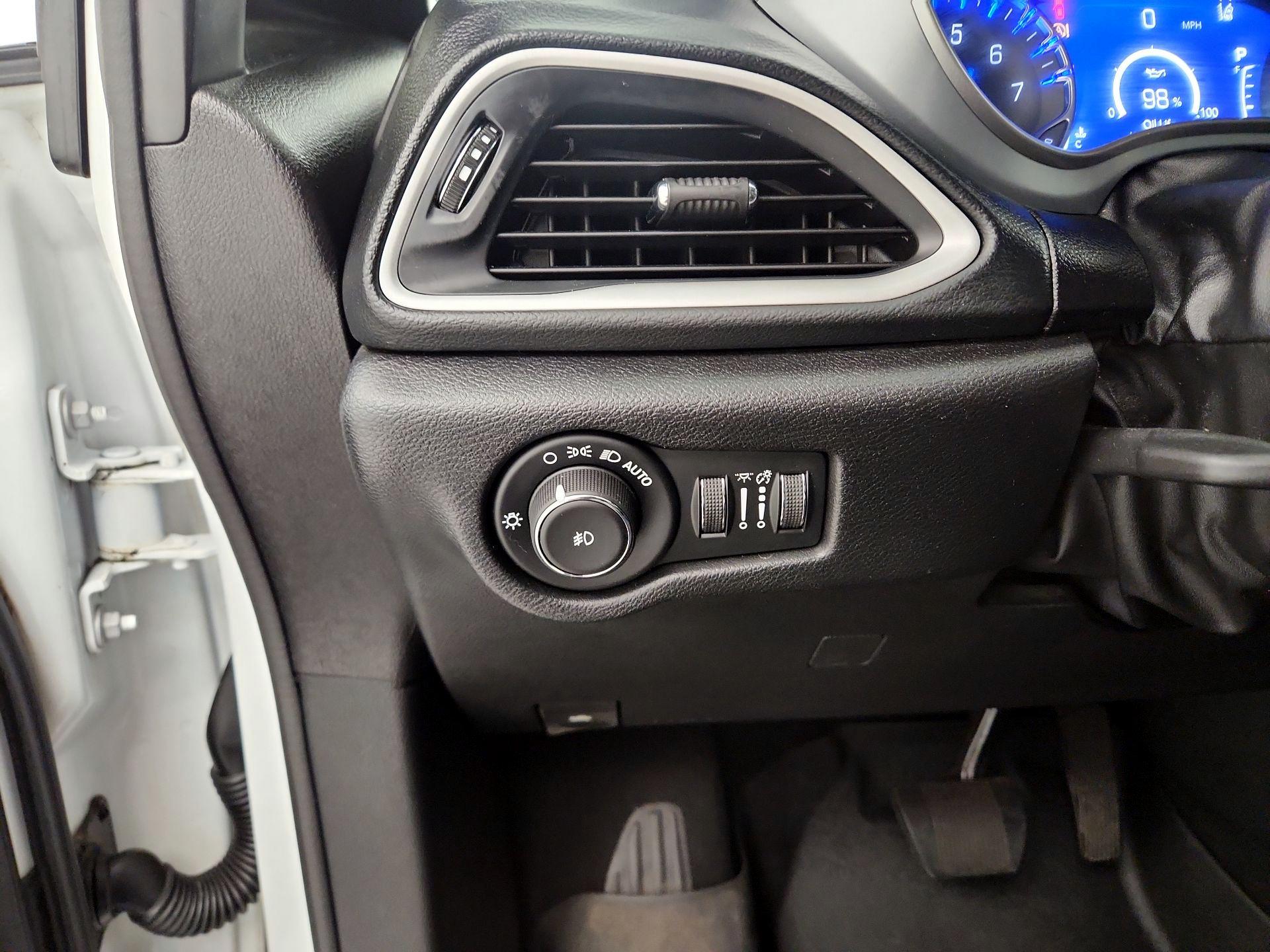 Thumbnail: 2020 Chrysler Pacifica - 13