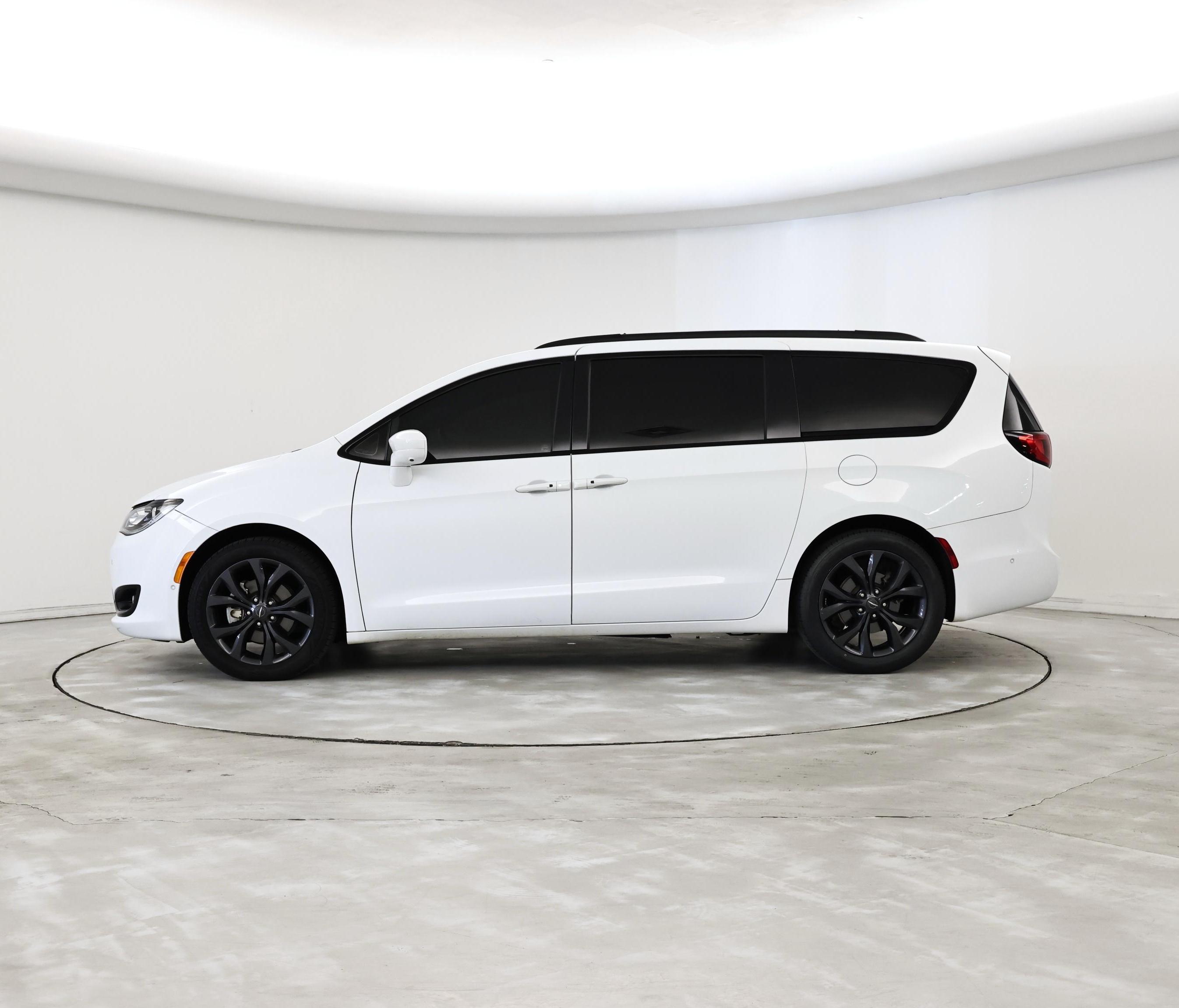 Thumbnail: 2020 Chrysler Pacifica - 3