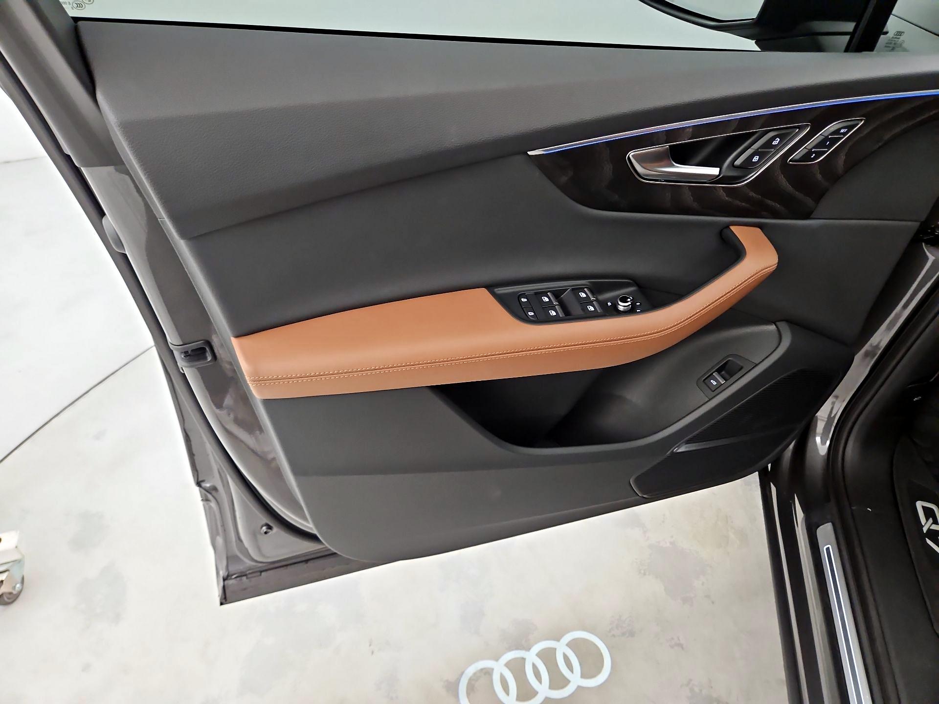 Thumbnail: 2023 Audi Q7 - 12