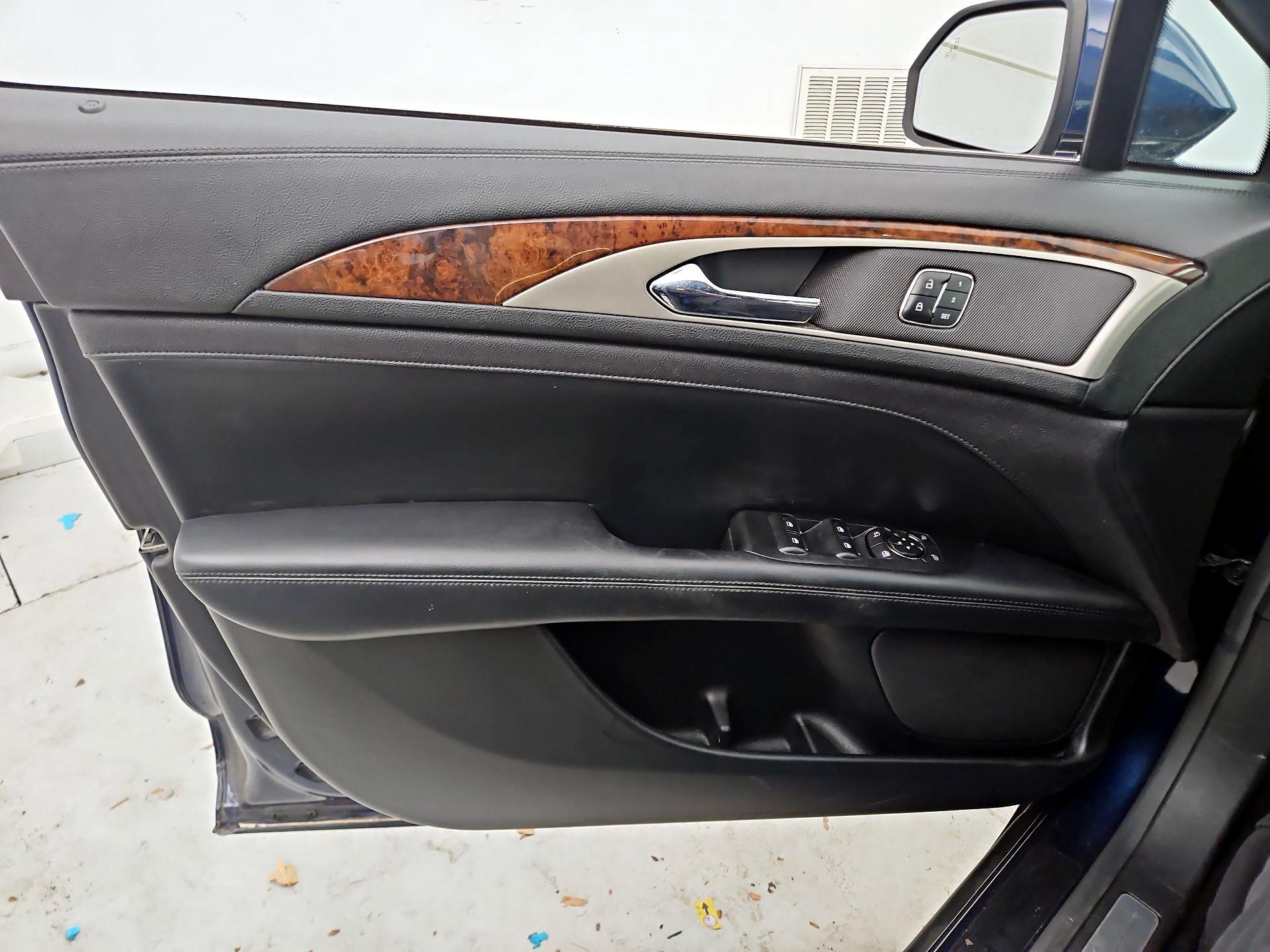 Thumbnail: 2017 Lincoln MKZ - 12