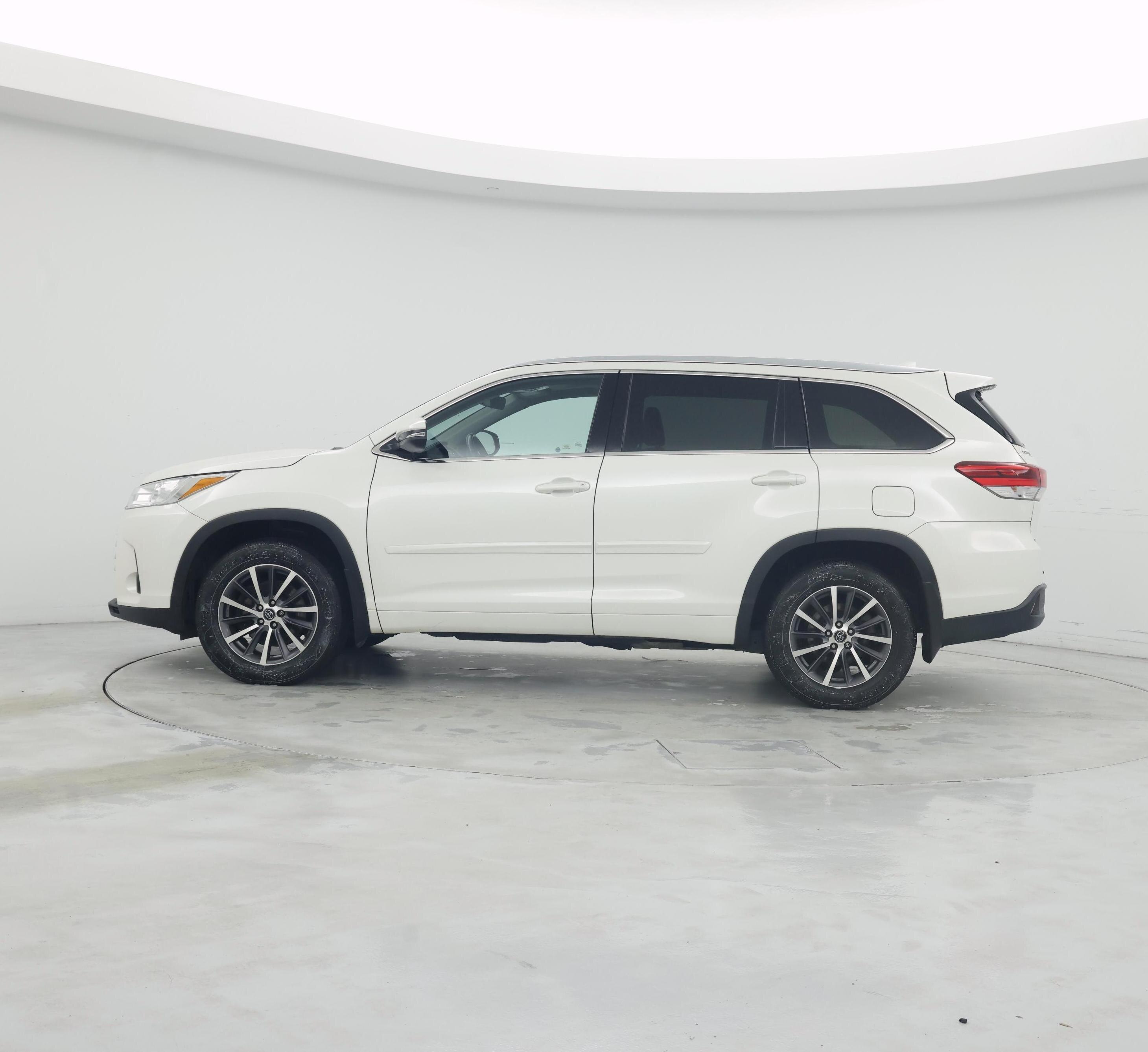 Thumbnail: 2018 Toyota Highlander - 3