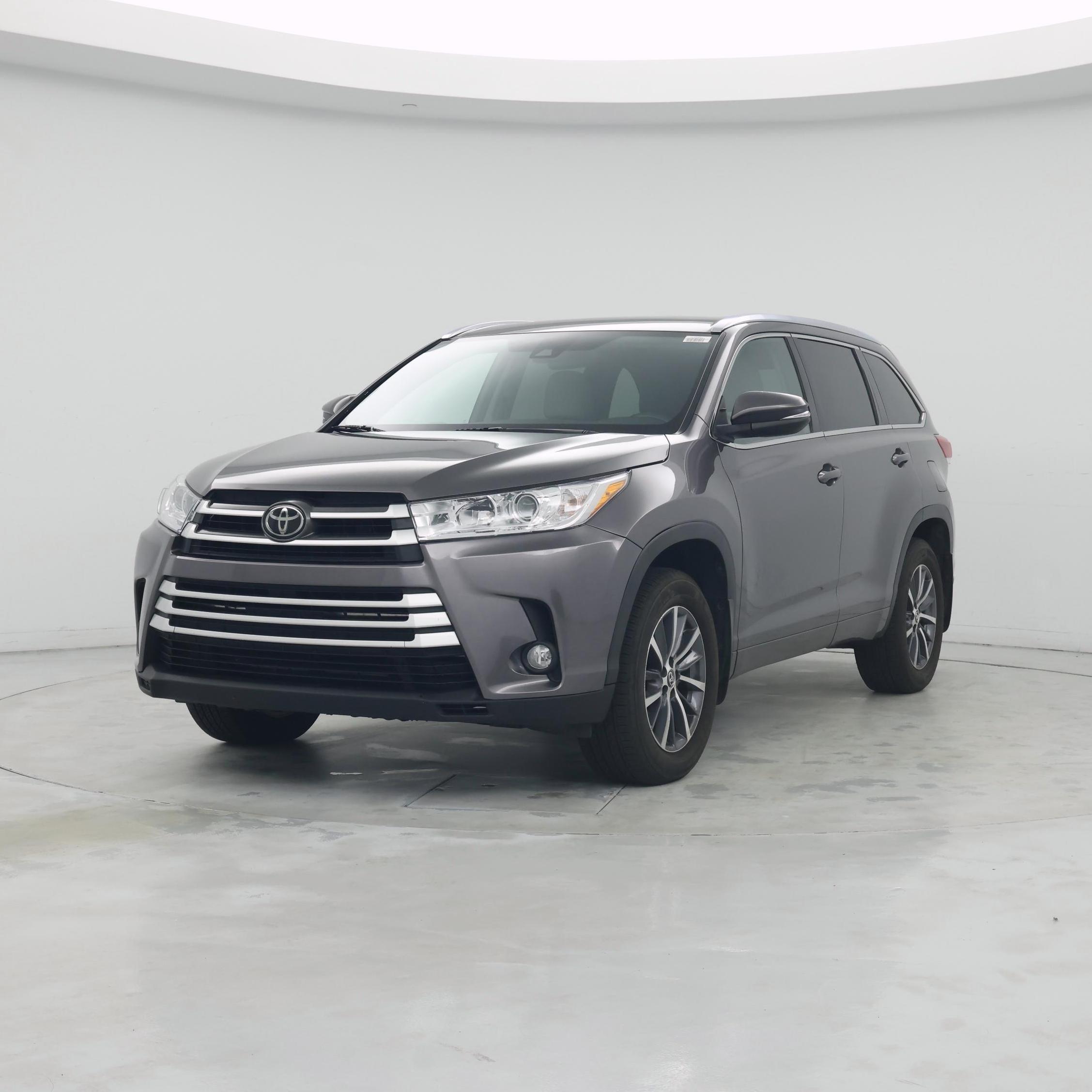 Thumbnail: 2017 Toyota Highlander - 4