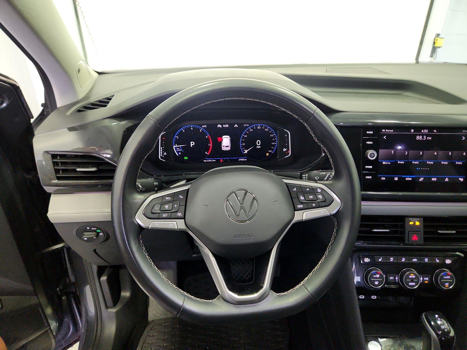 Thumbnail: 2022 Volkswagen Taos - 10