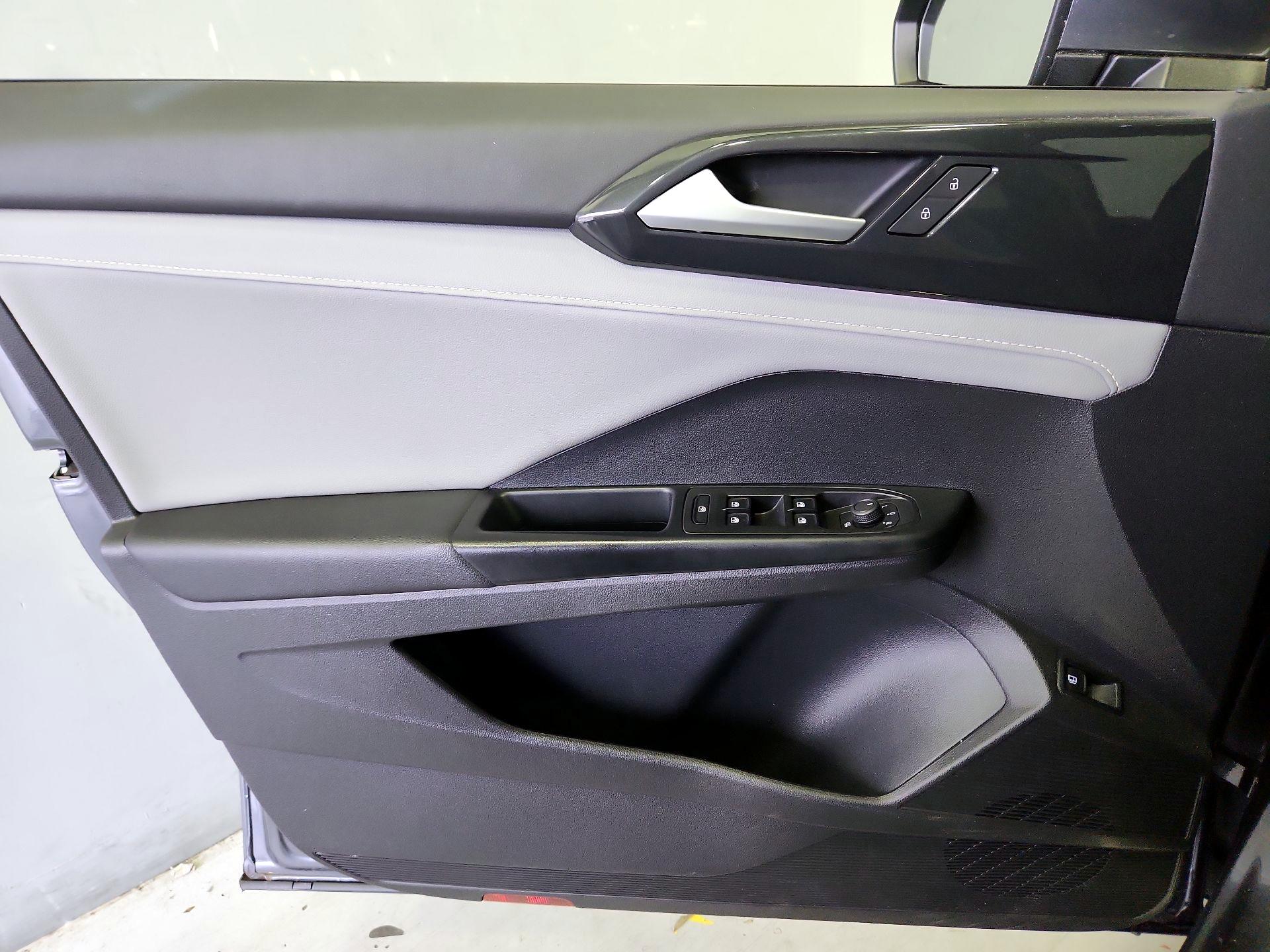Thumbnail: 2022 Volkswagen Taos - 12