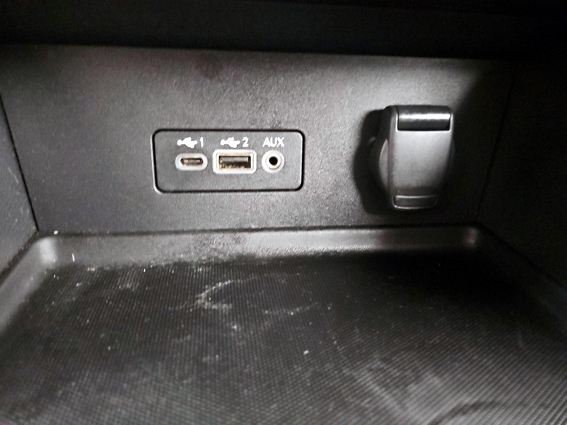 Thumbnail: 2020 Nissan Sentra - 18