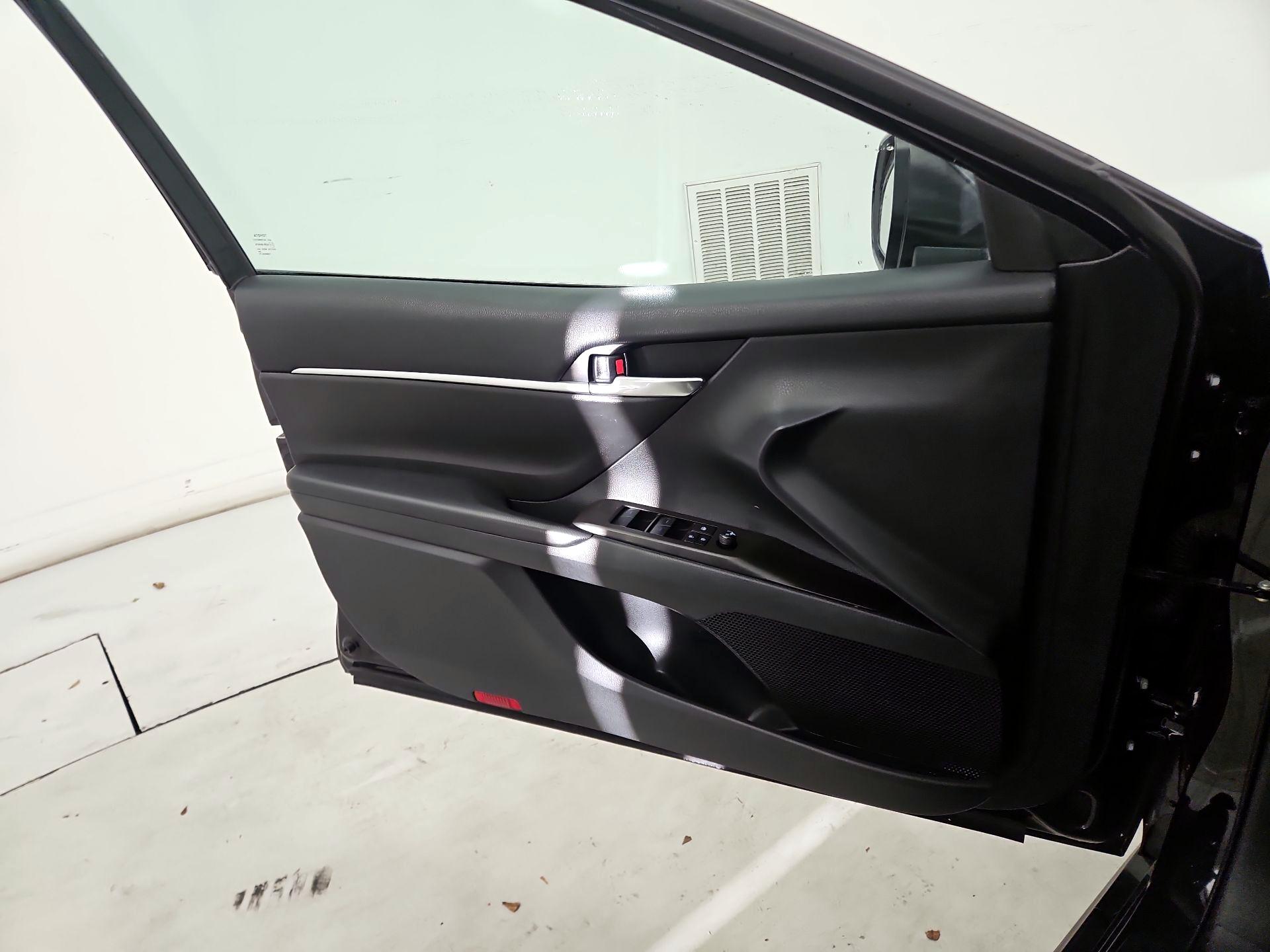 Thumbnail: 2022 Toyota Camry - 10