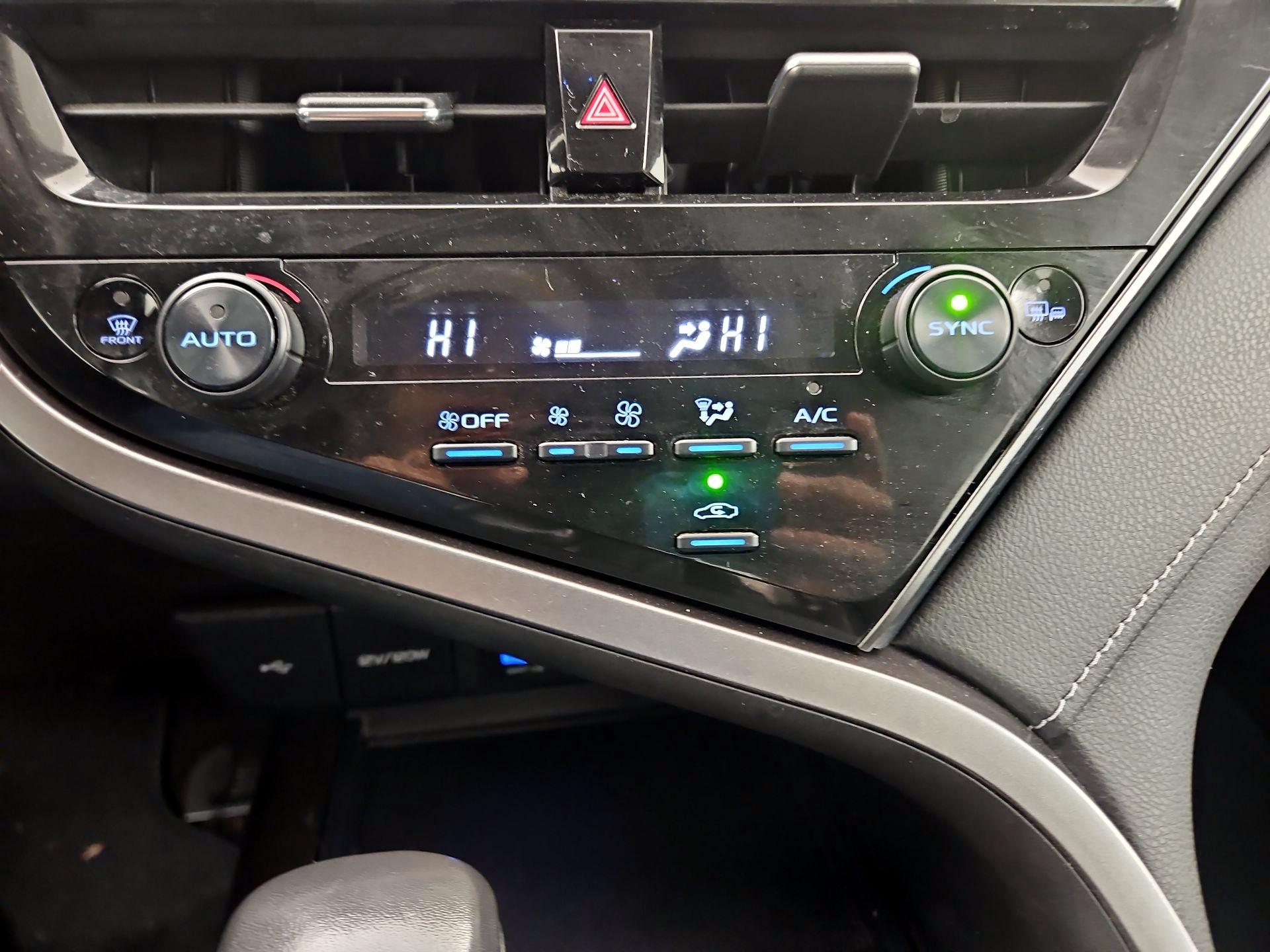 Thumbnail: 2022 Toyota Camry - 14