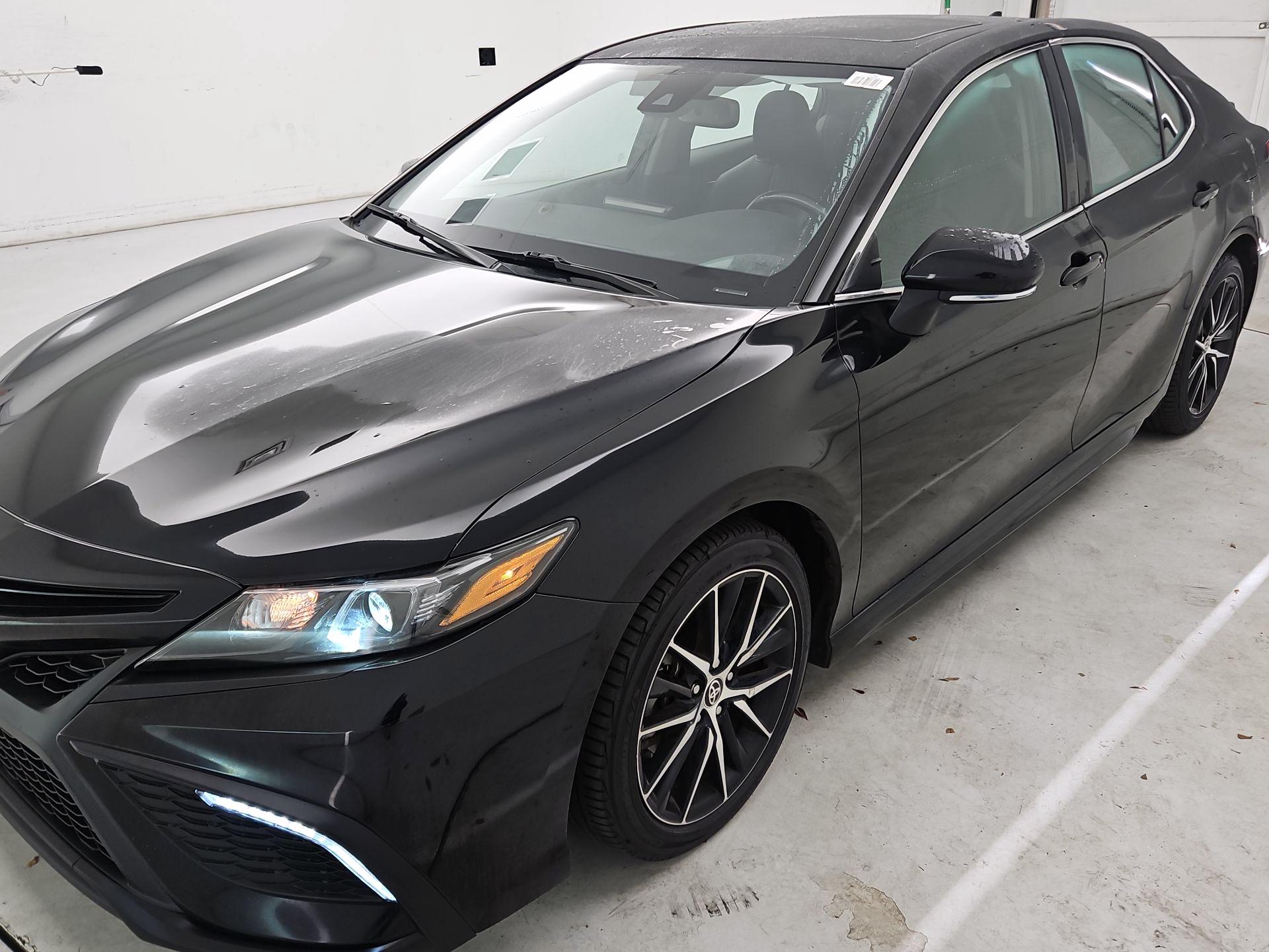 Thumbnail: 2022 Toyota Camry - 3